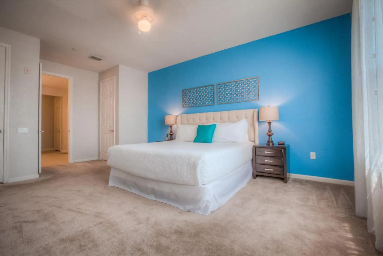 Bed in Beautiful LAKEVIEW Deluxe Condo Near Theme Parks