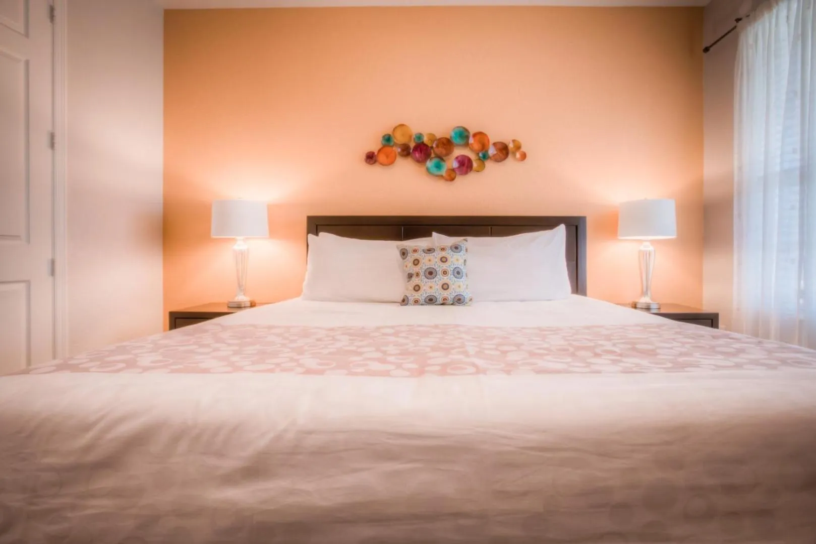 Bed in Beautiful LAKEVIEW Deluxe Condo Near Theme Parks