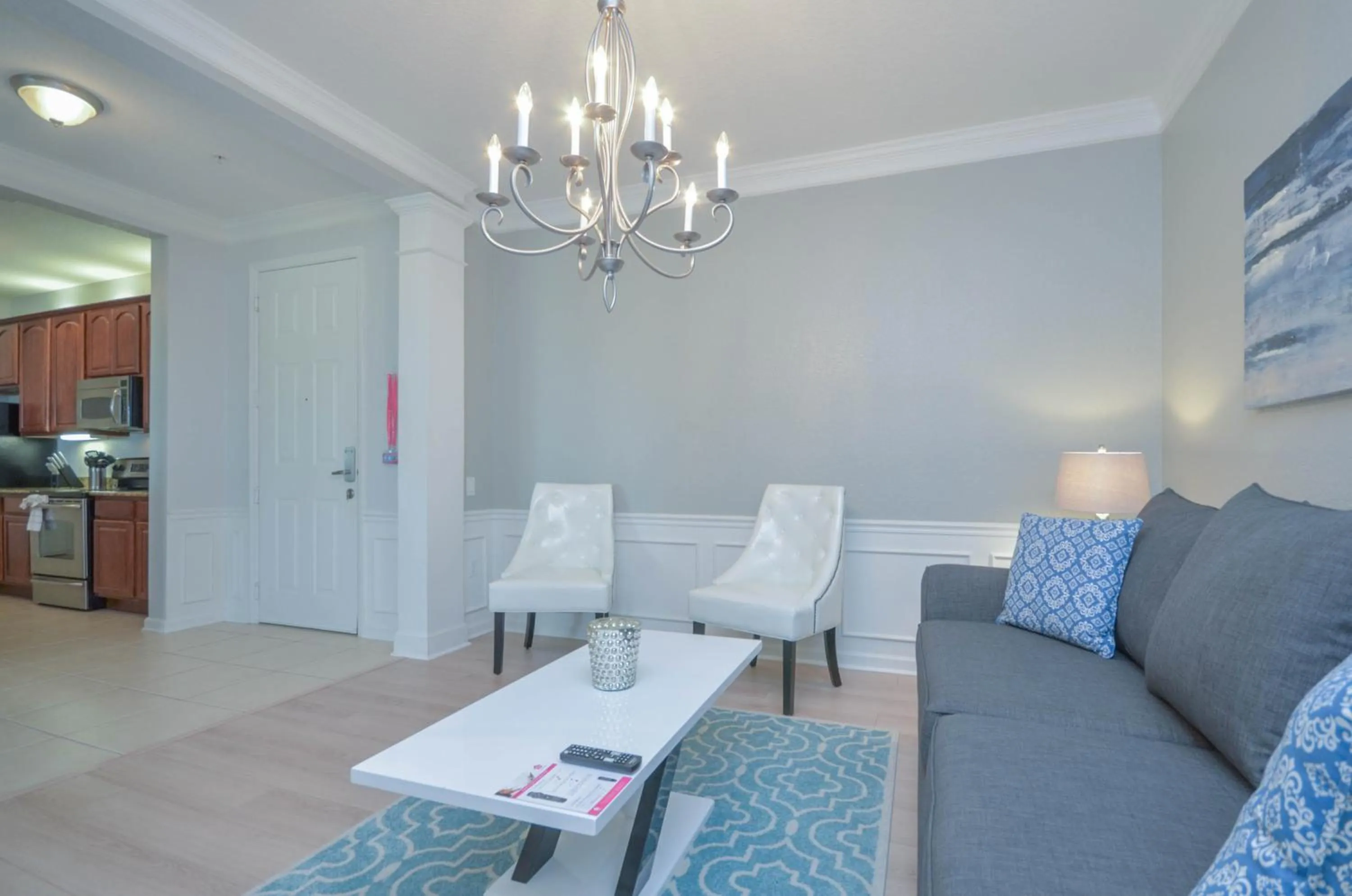 Beautiful LAKEVIEW Deluxe Condo Near Theme Parks