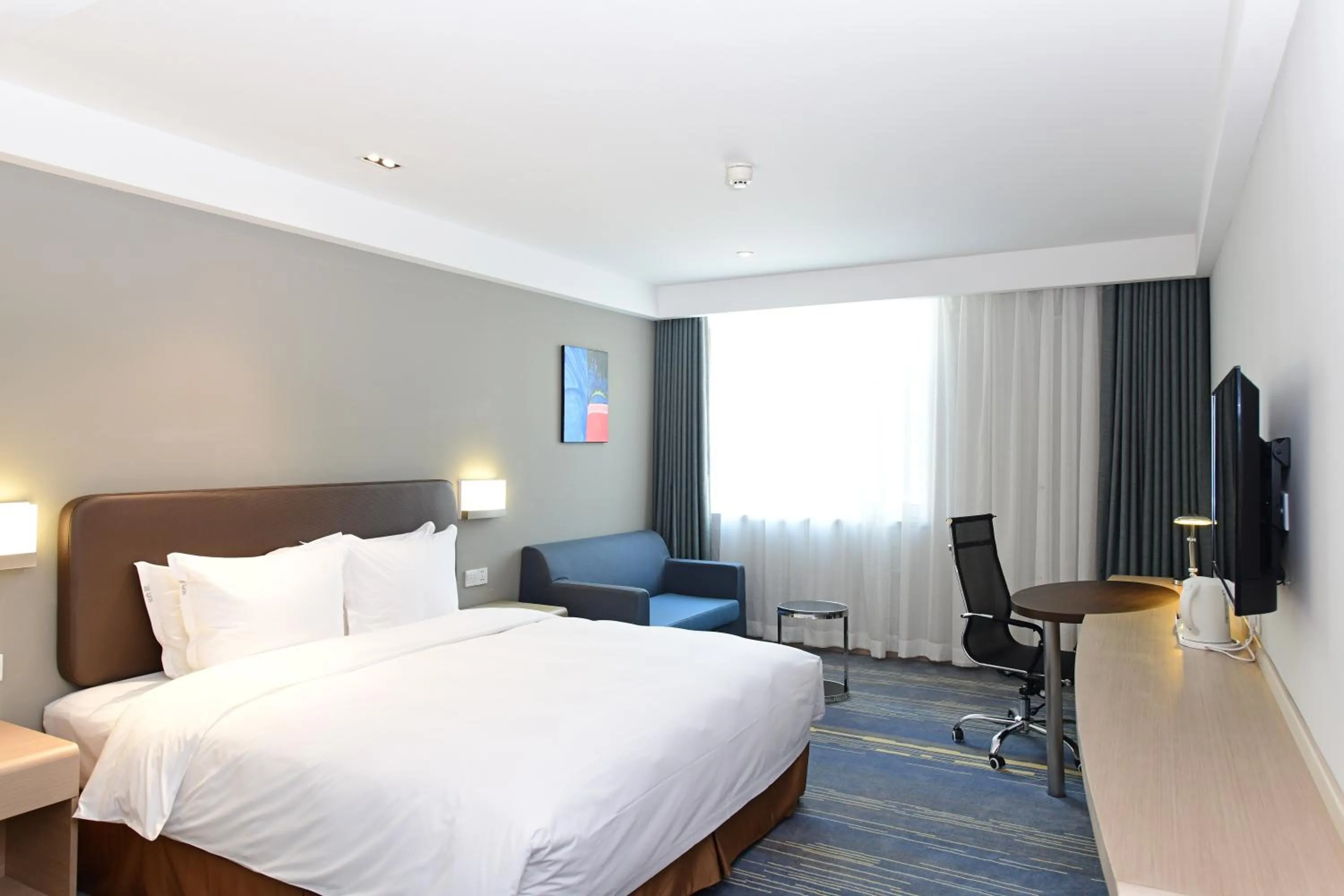 Photo of the whole room, Bed in Holiday Inn Express Changchun High-Tech Zone by IHG