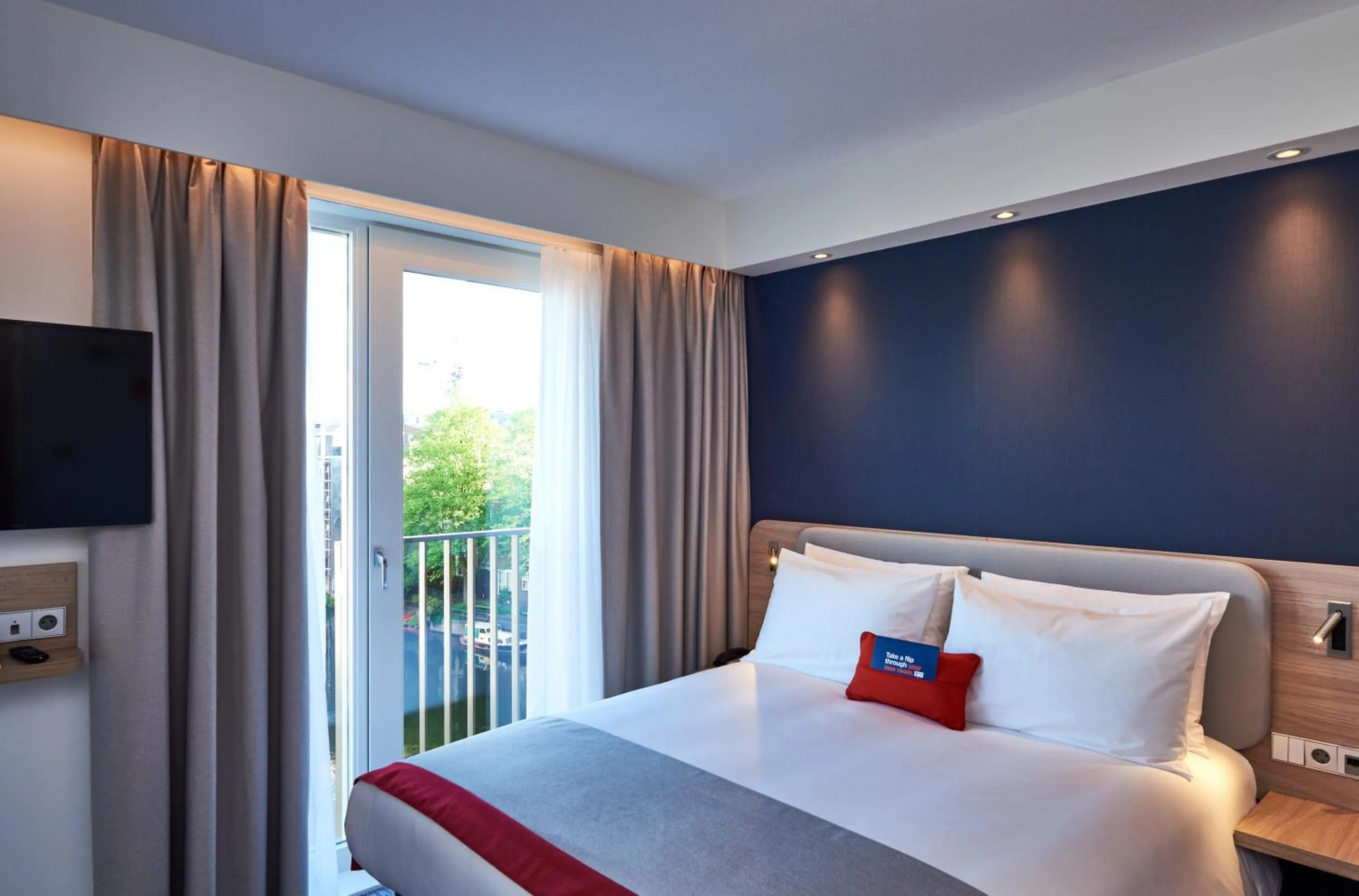 Bedroom, Bed in Holiday Inn Express Amsterdam - City Hall by IHG