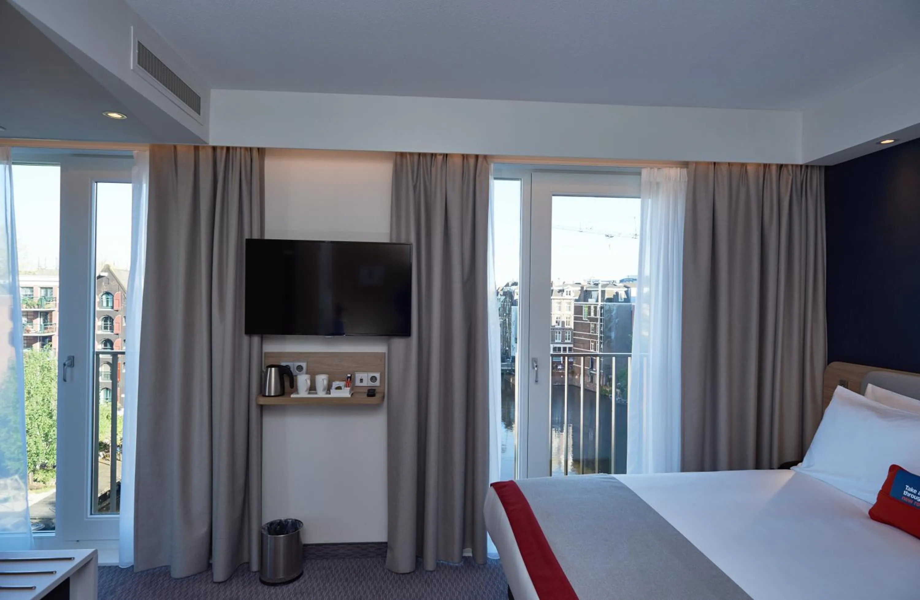 TV and multimedia, Bed in Holiday Inn Express Amsterdam - City Hall by IHG