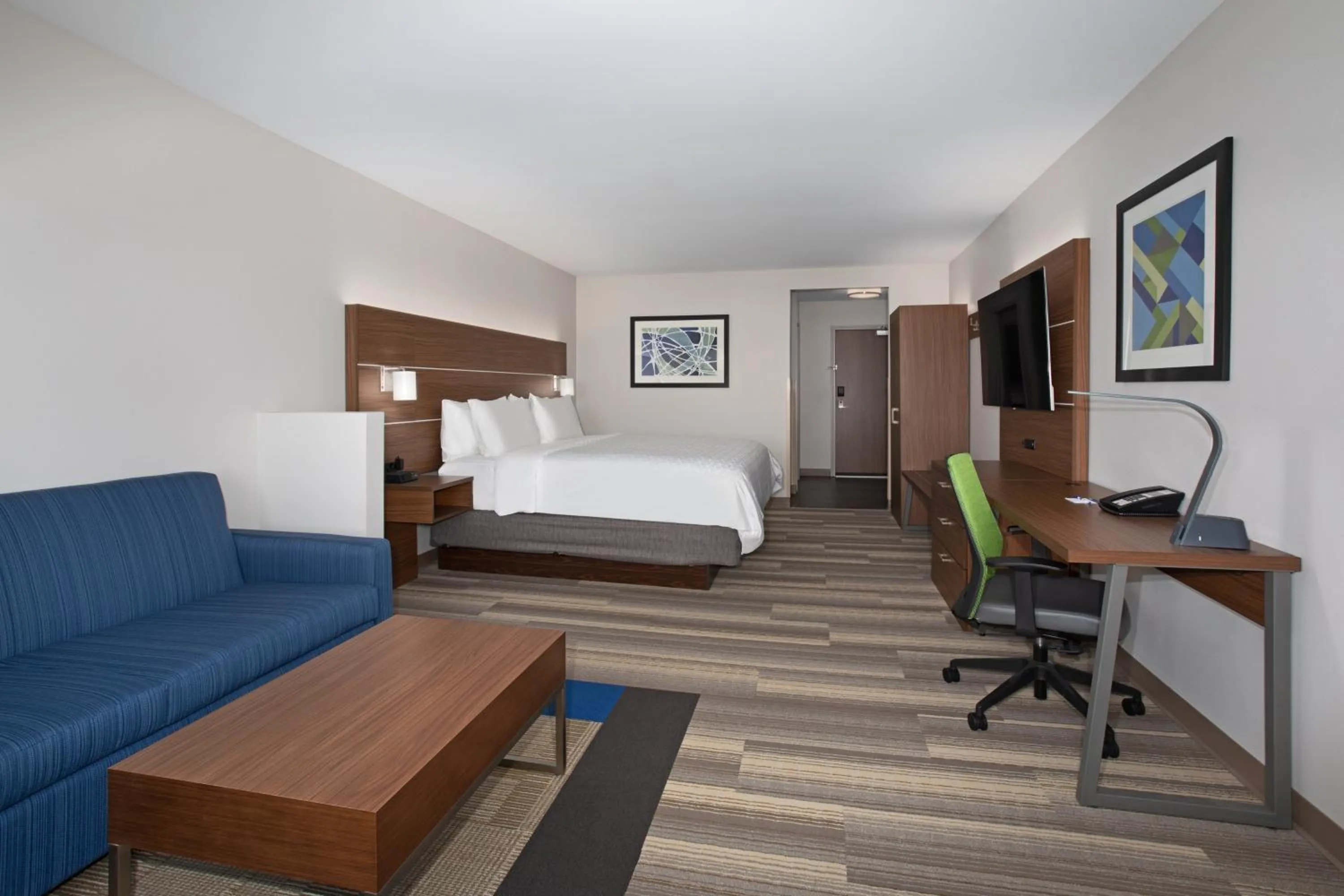 Photo of the whole room, Bed in Holiday Inn Express & Suites Sioux City North - Event Center by IHG