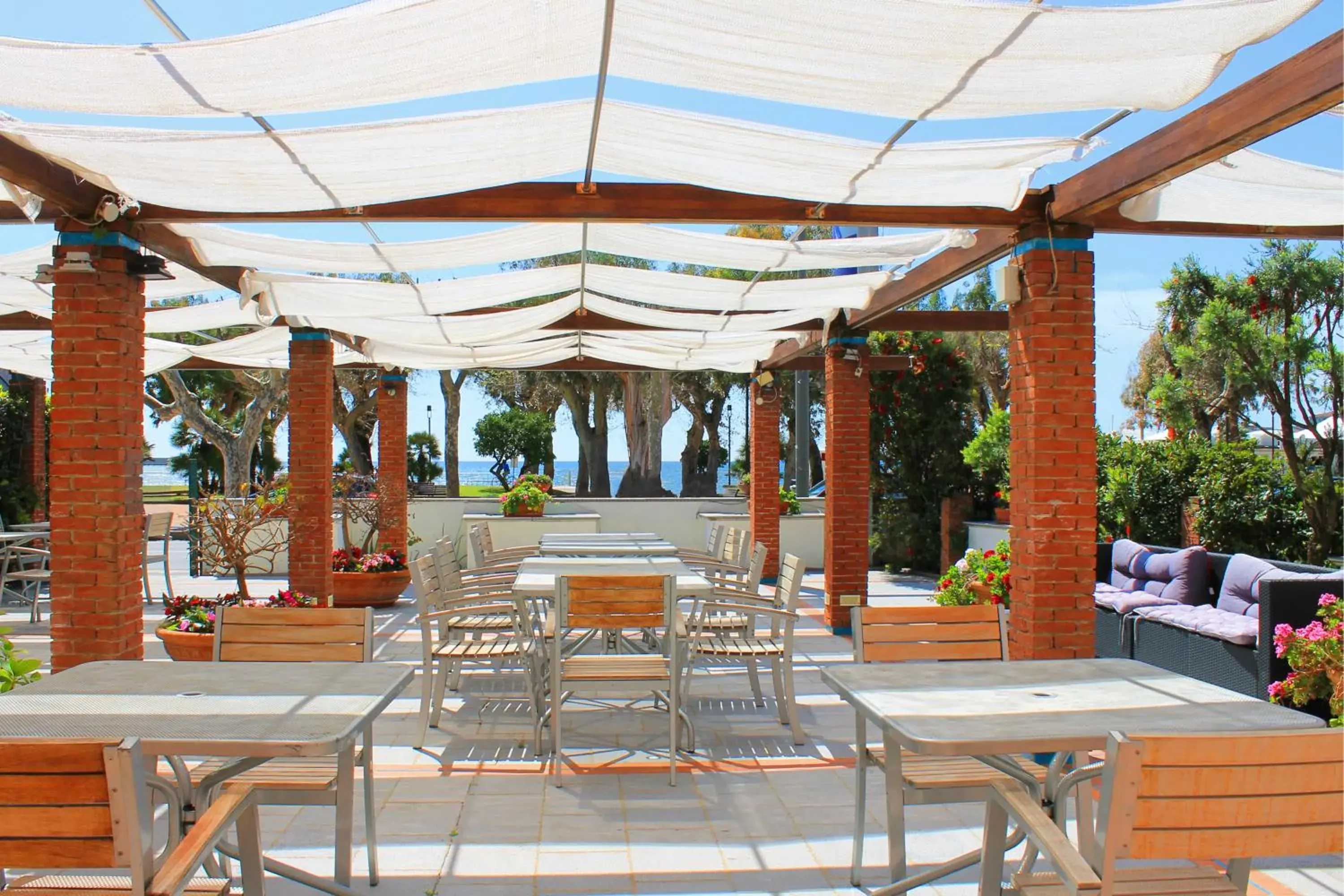 Property building in Hotel Pisacane Property building in Hotel Pisacane