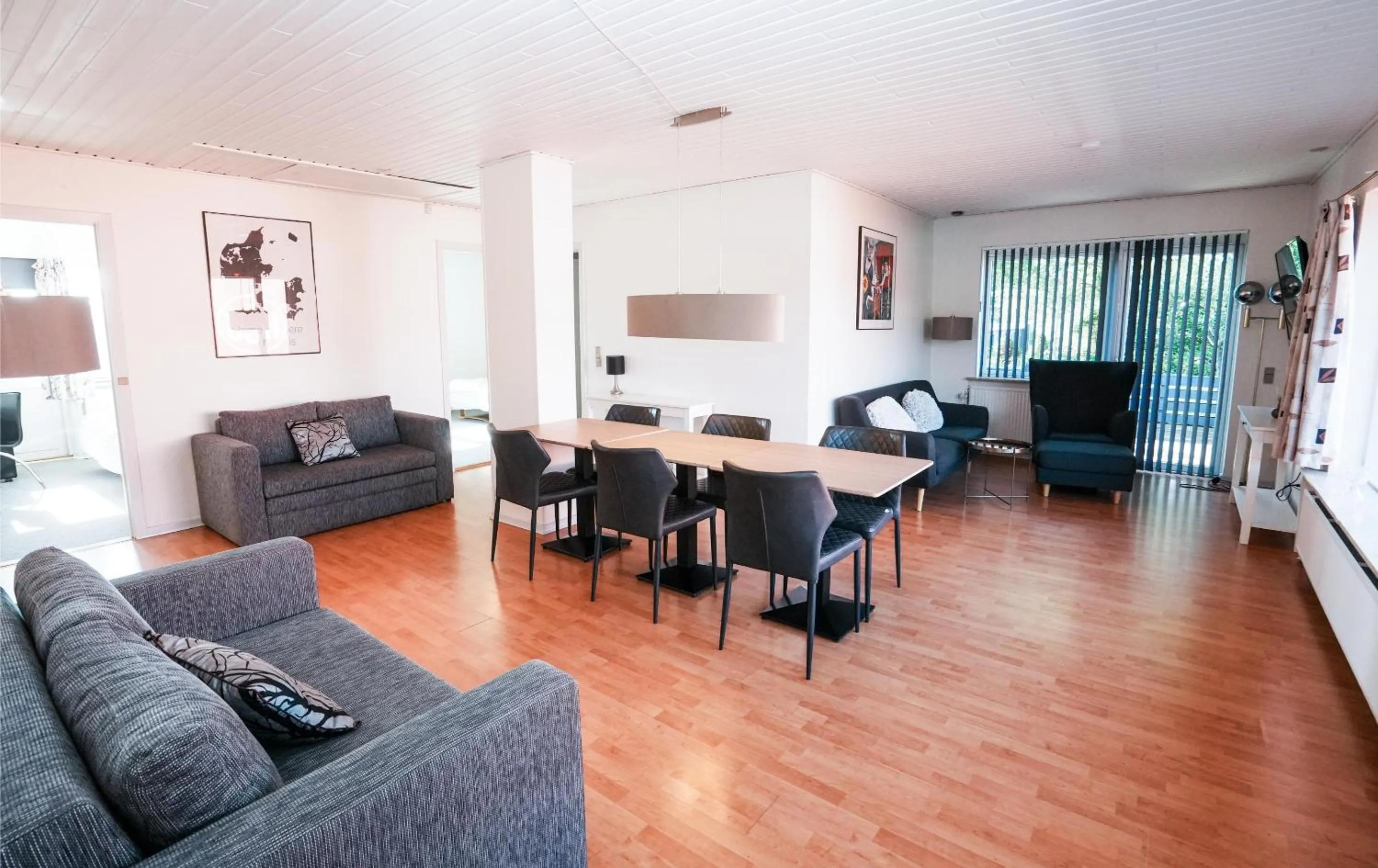 TV and multimedia in Hotel Falken