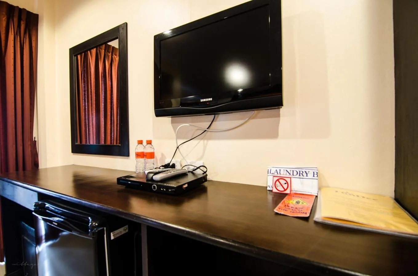 TV and multimedia in FunDee Boutique Hotel