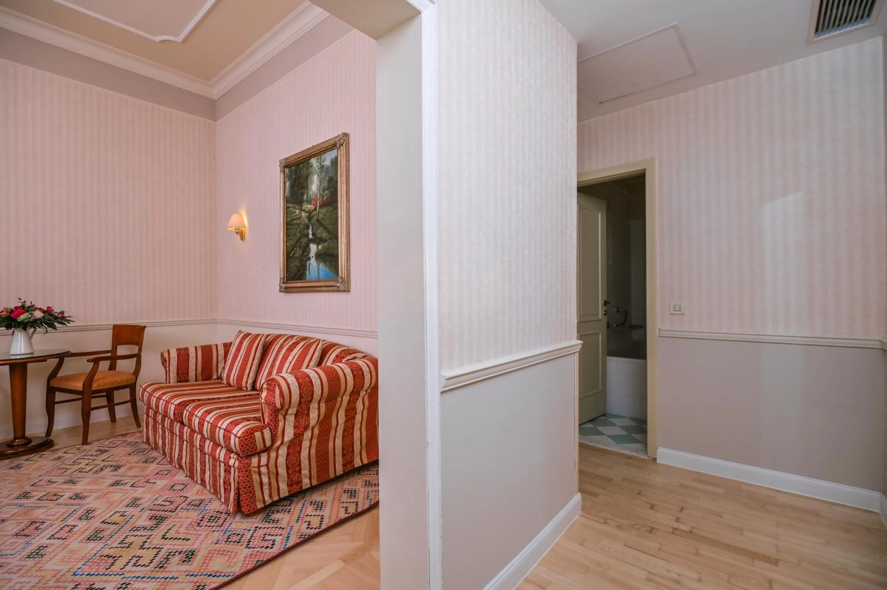 Seating area in Hotel Continental