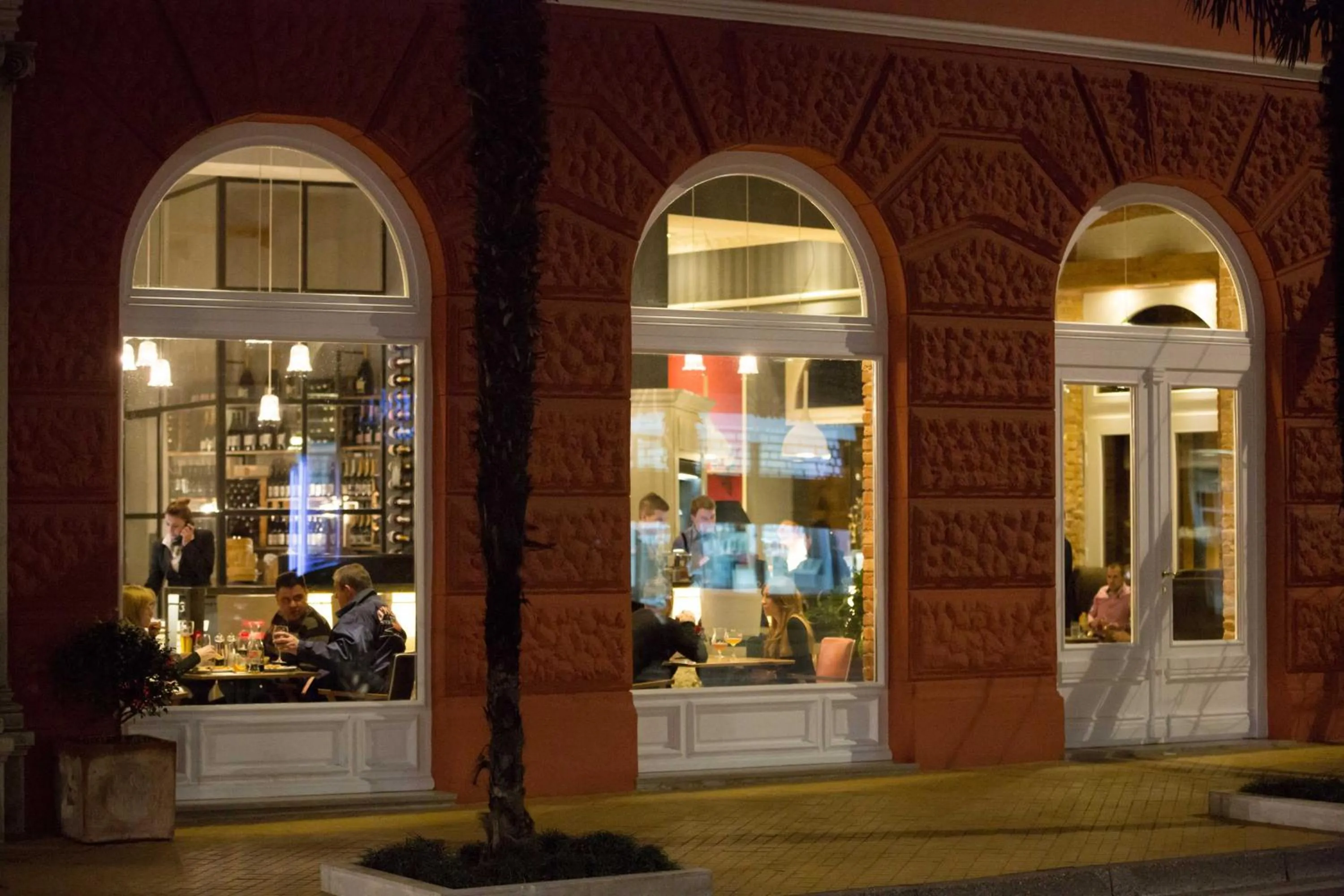 Restaurant/places to eat in Hotel Continental