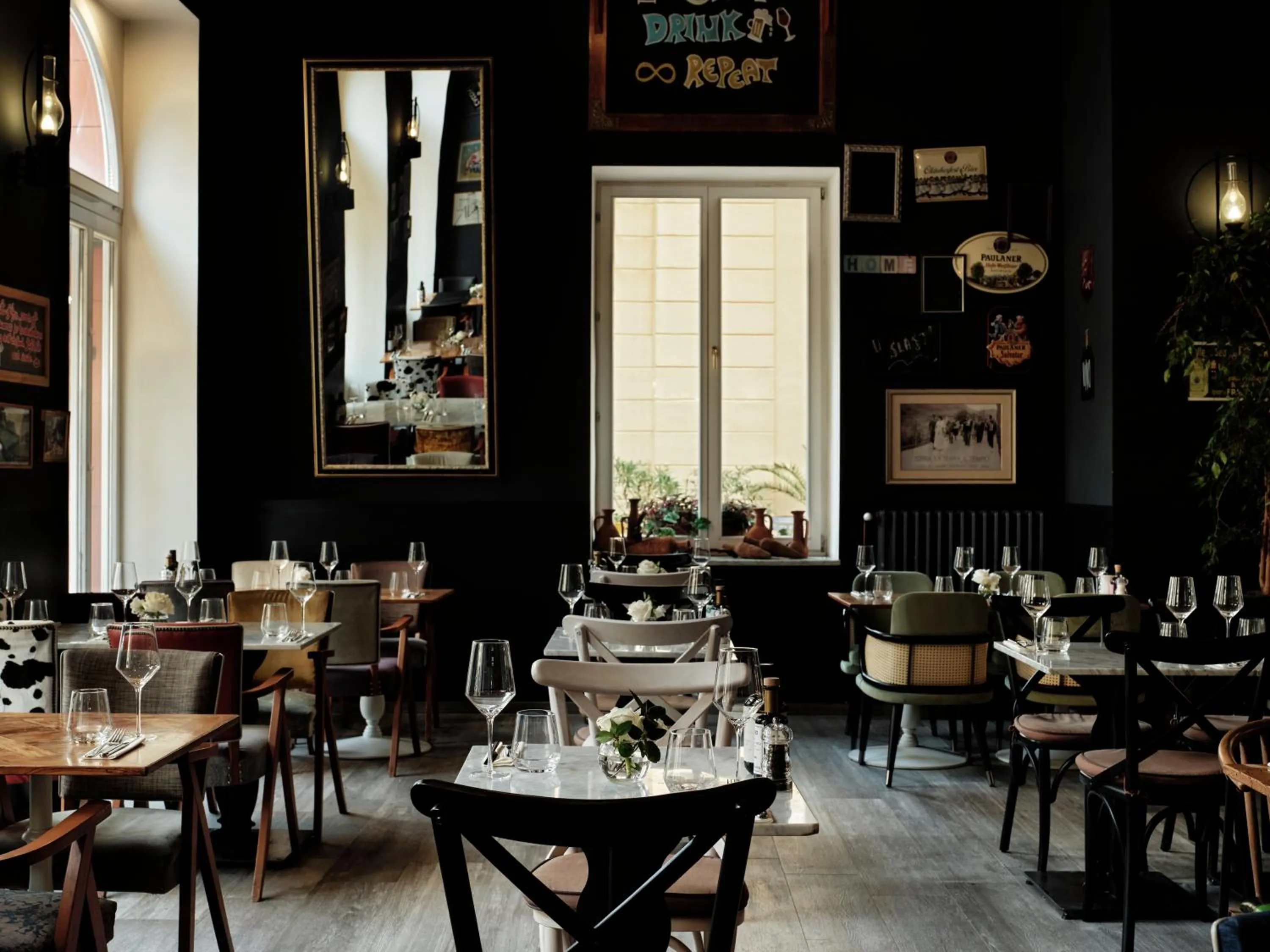 Restaurant/places to eat in Hotel Continental