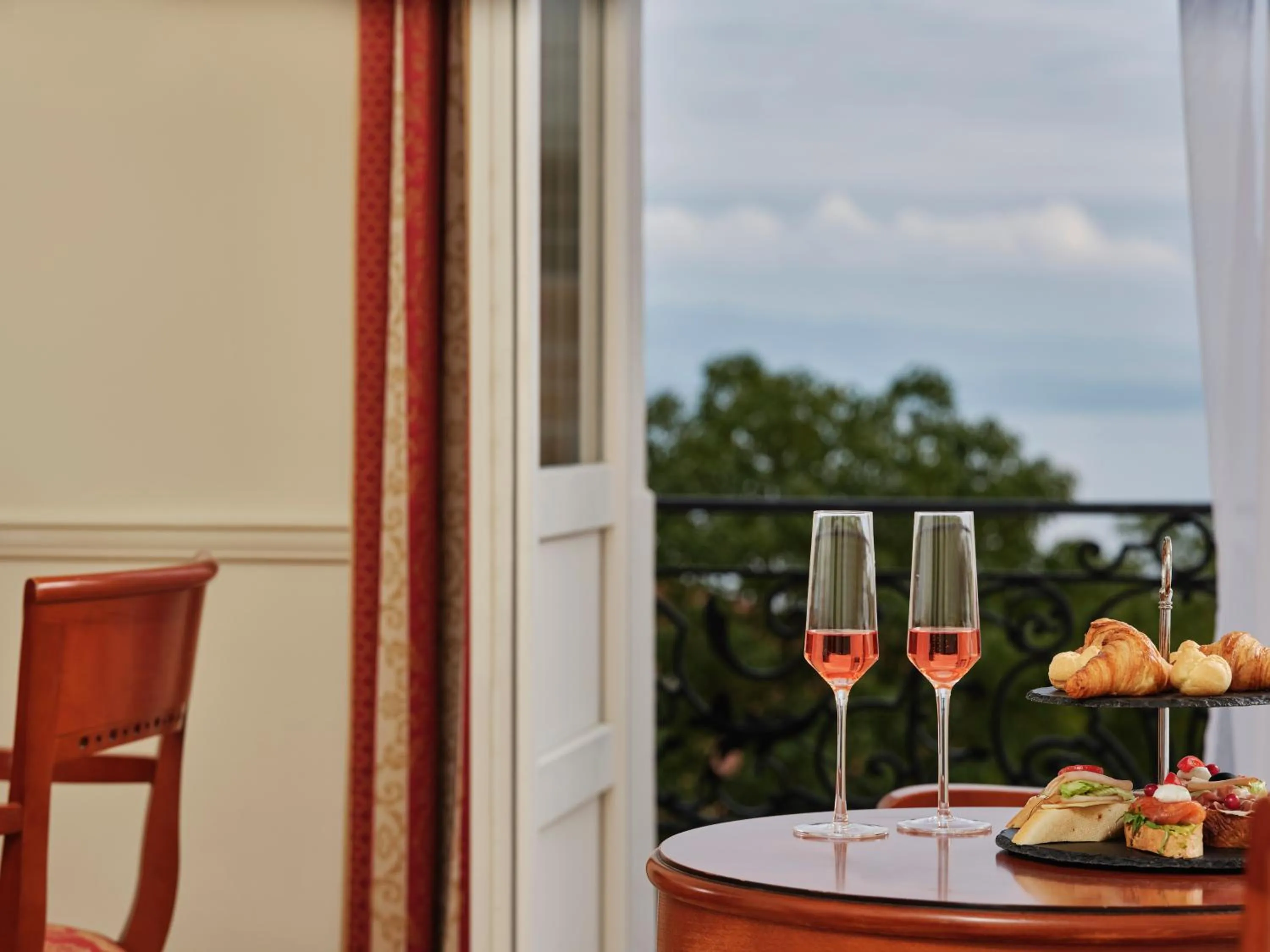 Day in Hotel Continental