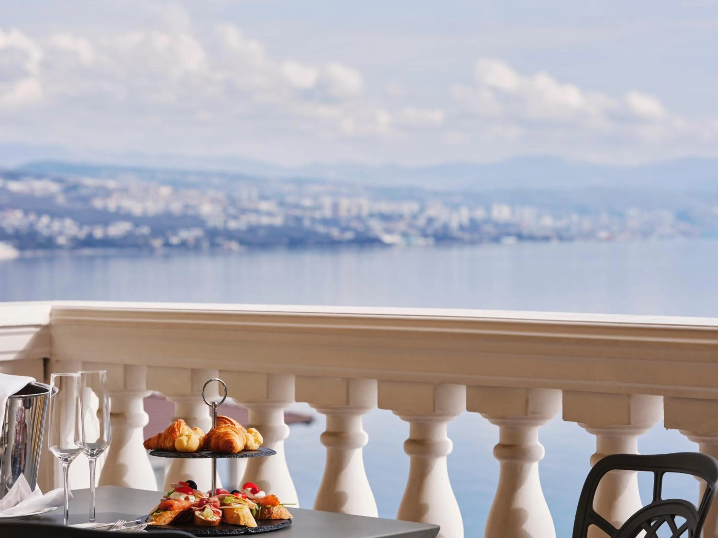 Day in Hotel Continental