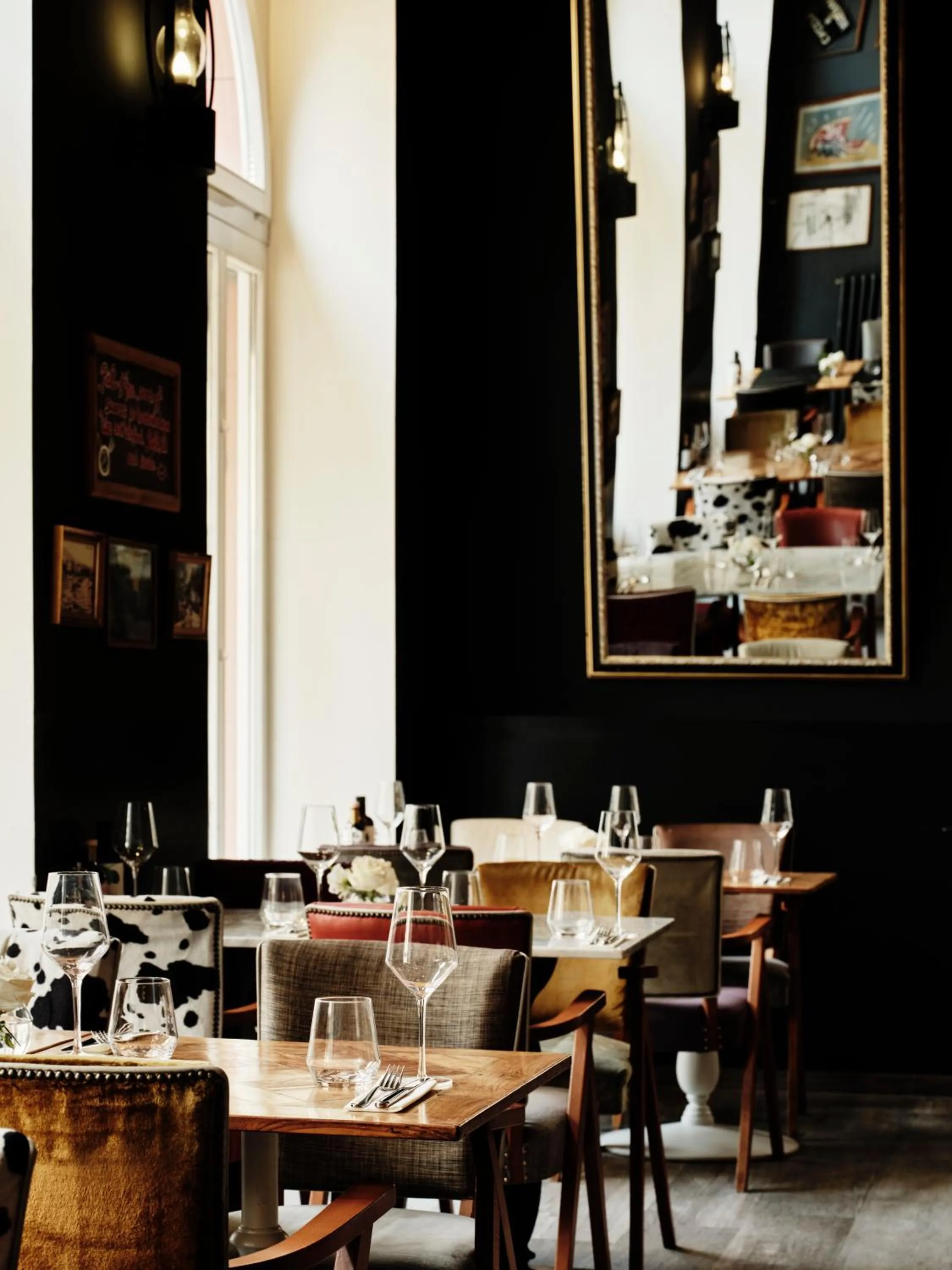 Restaurant/places to eat in Hotel Continental