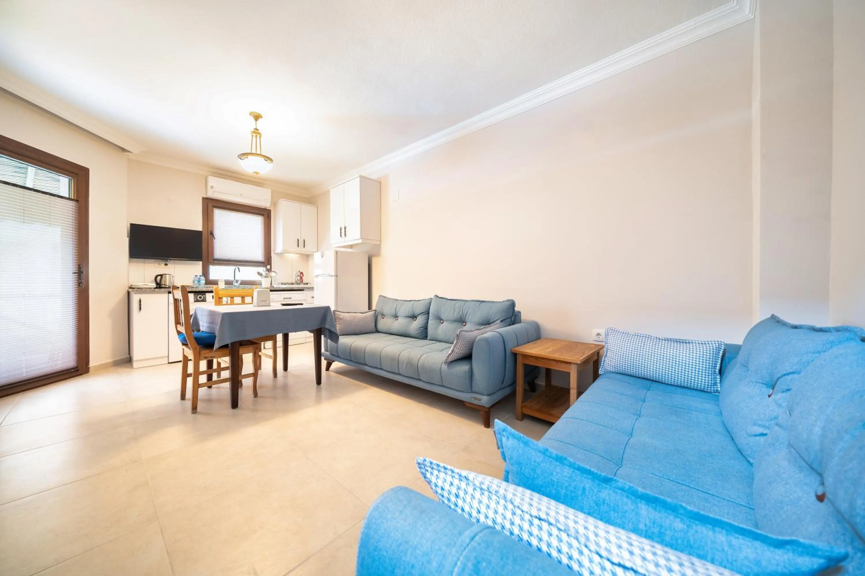 TV and multimedia in Dedeminn Garden Hotel