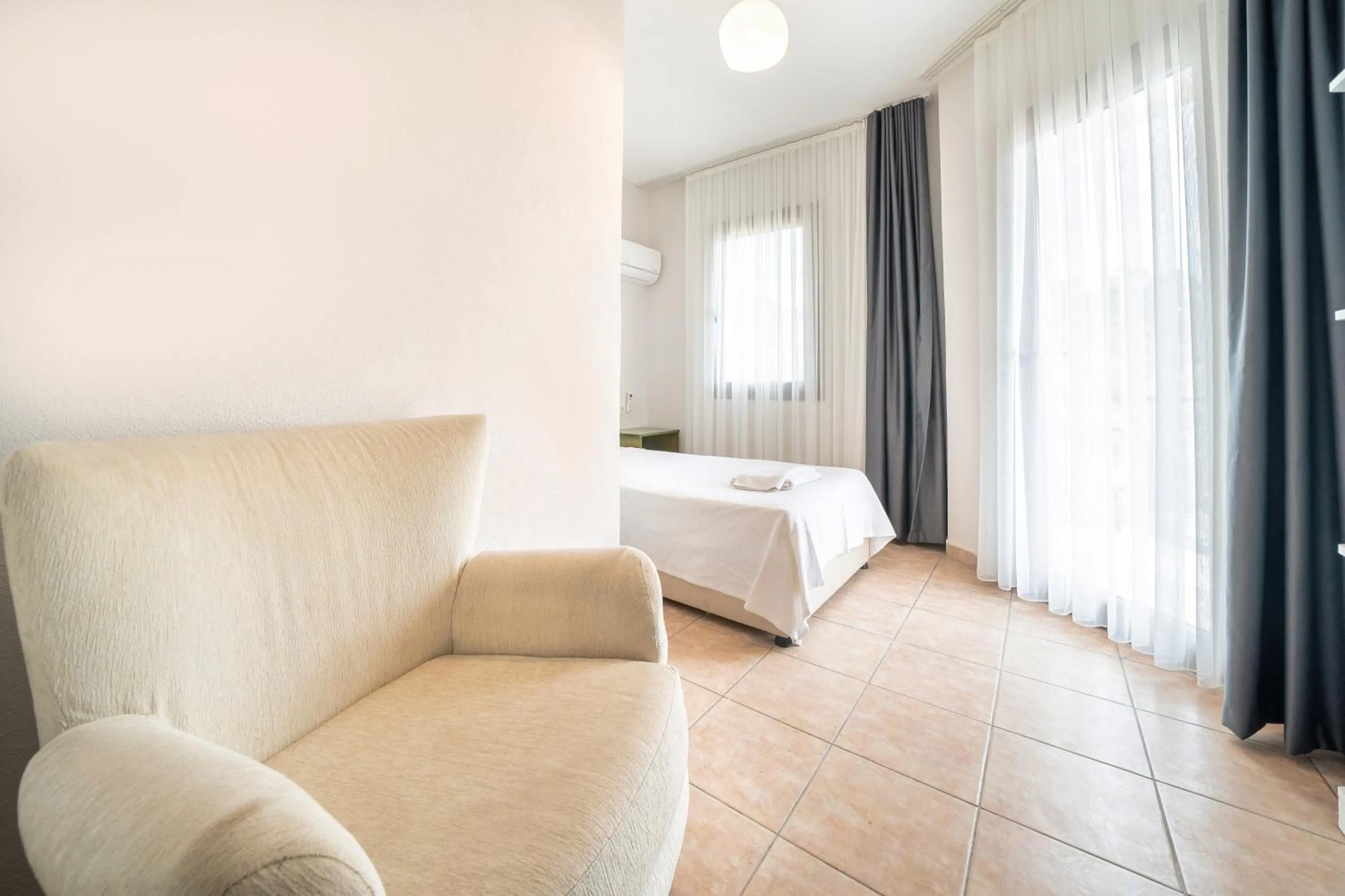 Bed in Dedeminn Garden Hotel