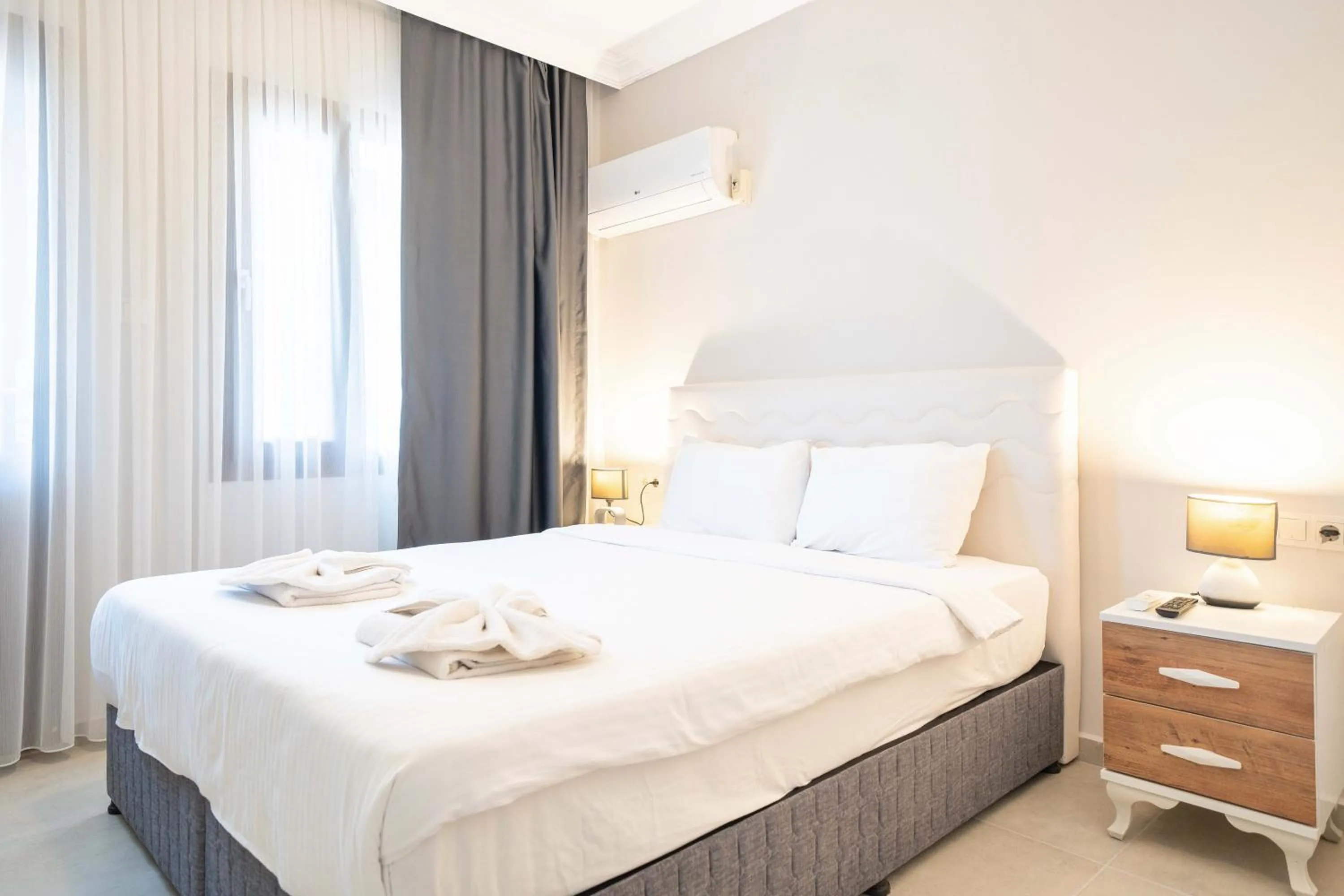 Bed in Dedeminn Garden Hotel