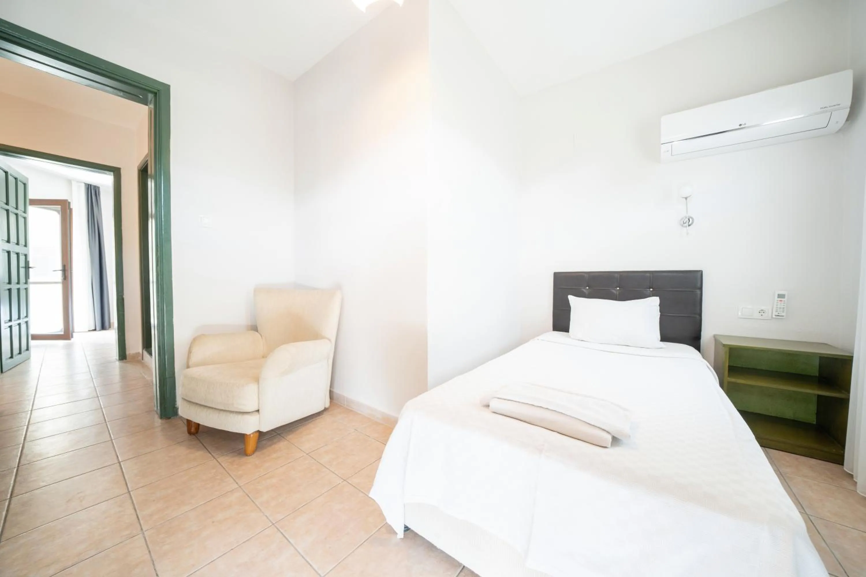 Bed in Dedeminn Garden Hotel