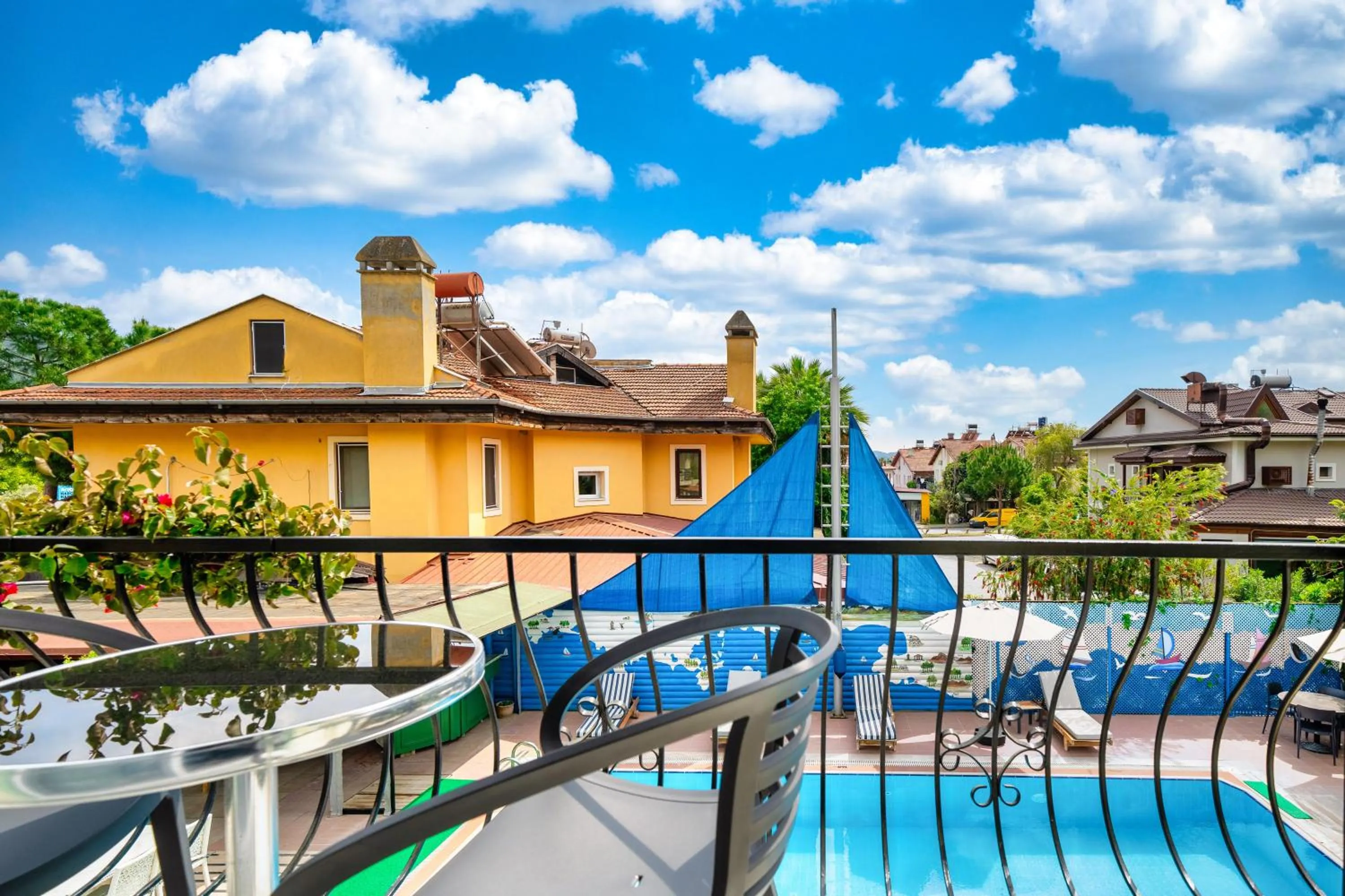 Patio in Dedeminn Garden Hotel