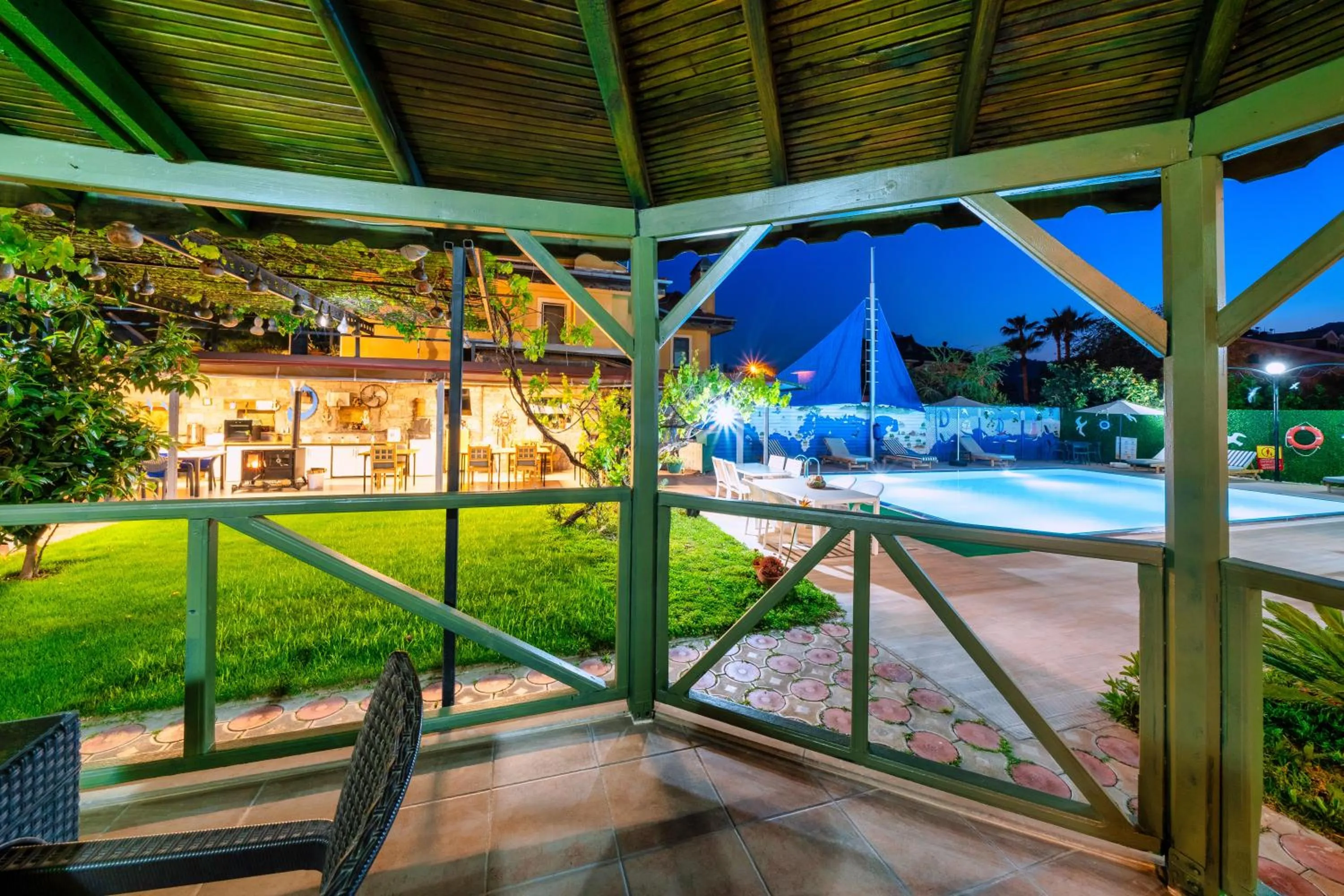 Night in Dedeminn Garden Hotel