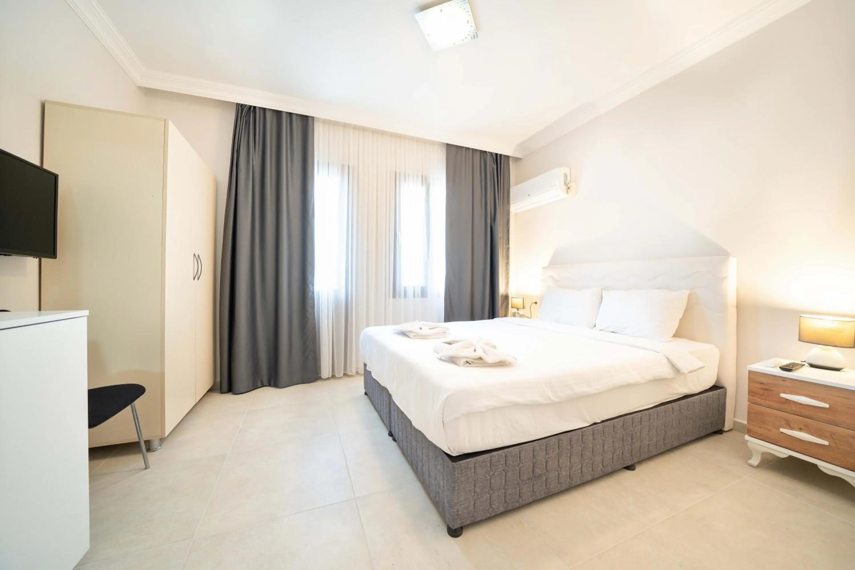 Bed in Dedeminn Garden Hotel