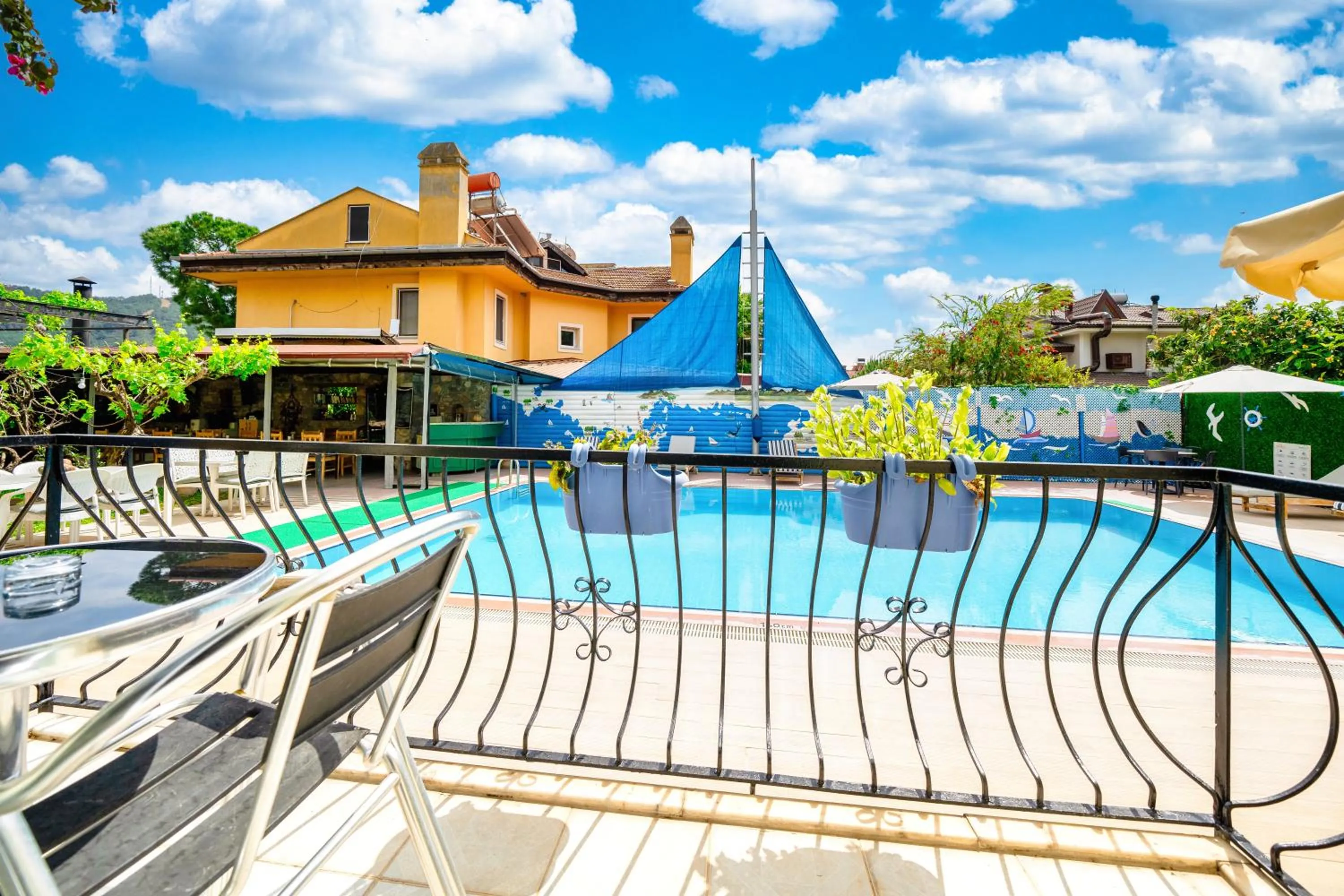 Day in Dedeminn Garden Hotel