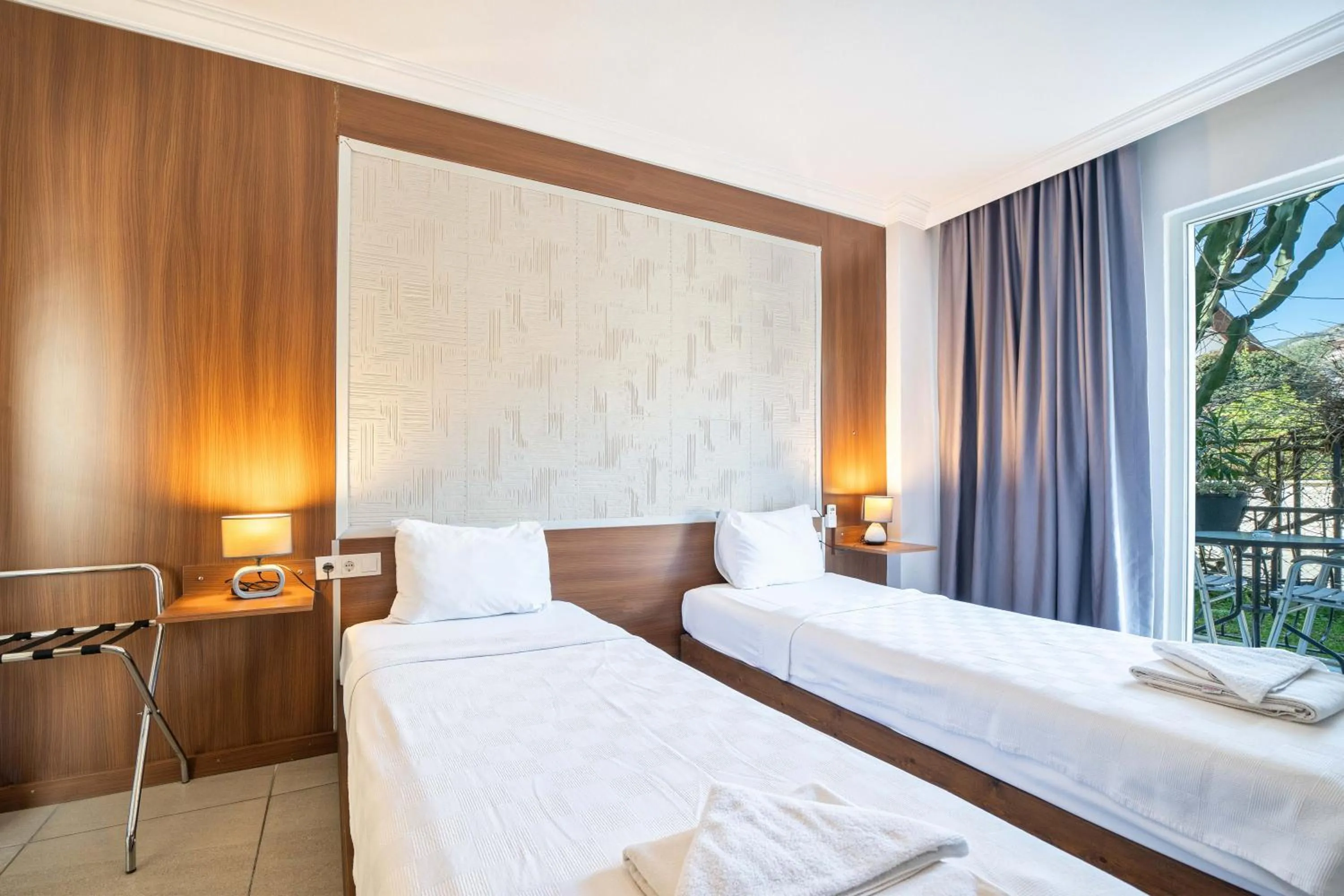 Bed in Dedeminn Garden Hotel