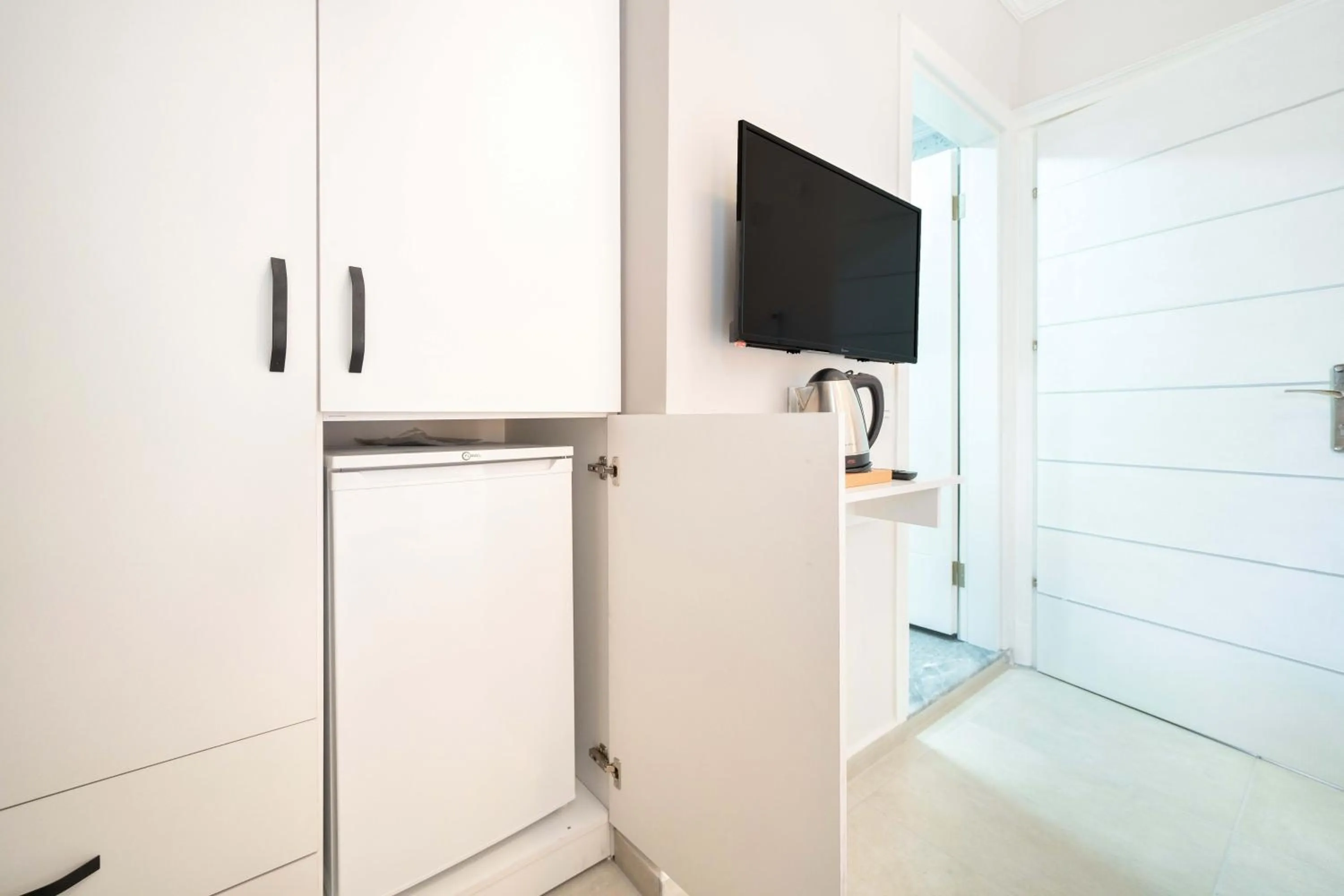 TV and multimedia in Dedeminn Garden Hotel