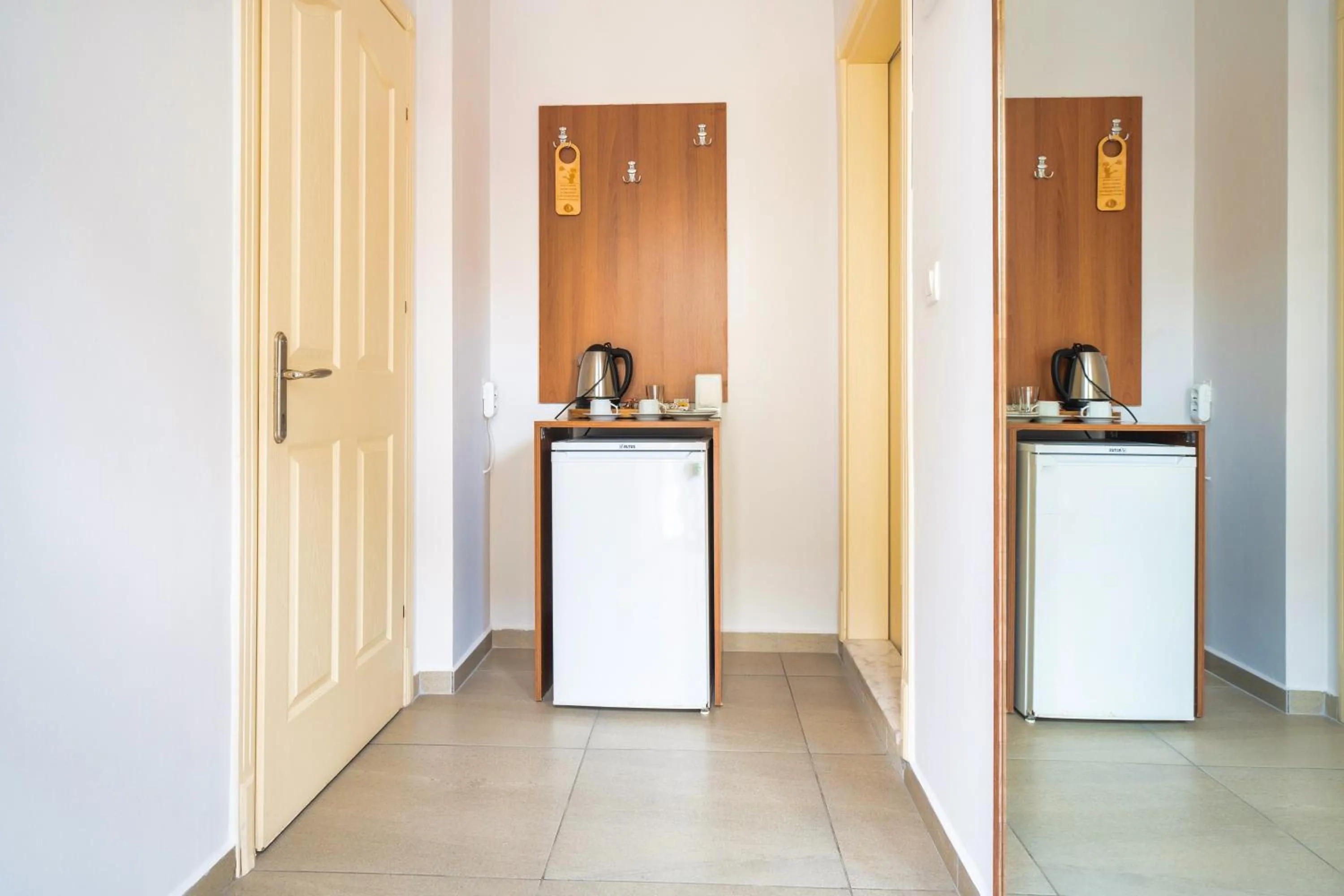 Kitchen or kitchenette in Dedeminn Garden Hotel