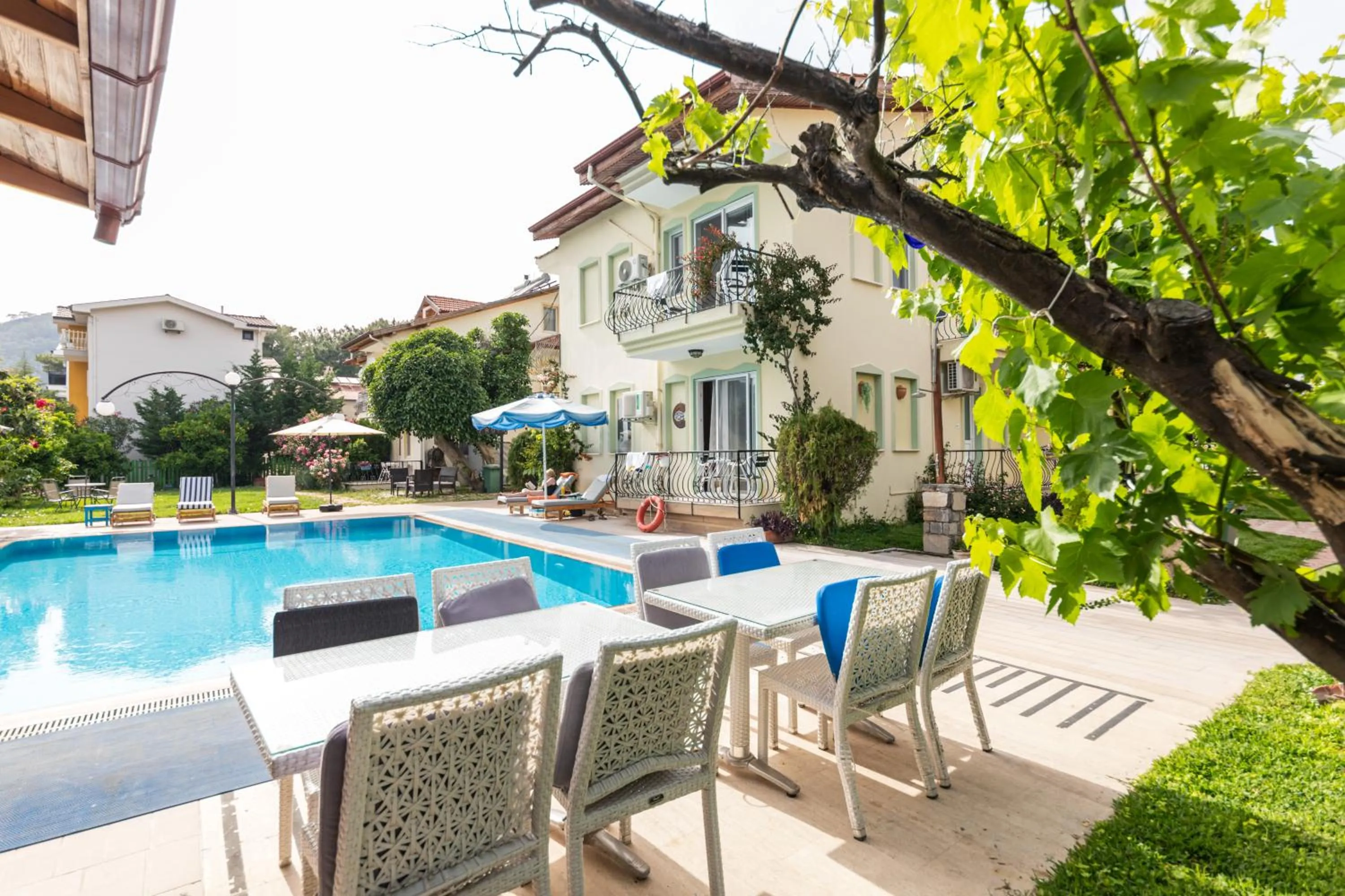 Seating area in Dedeminn Garden Hotel