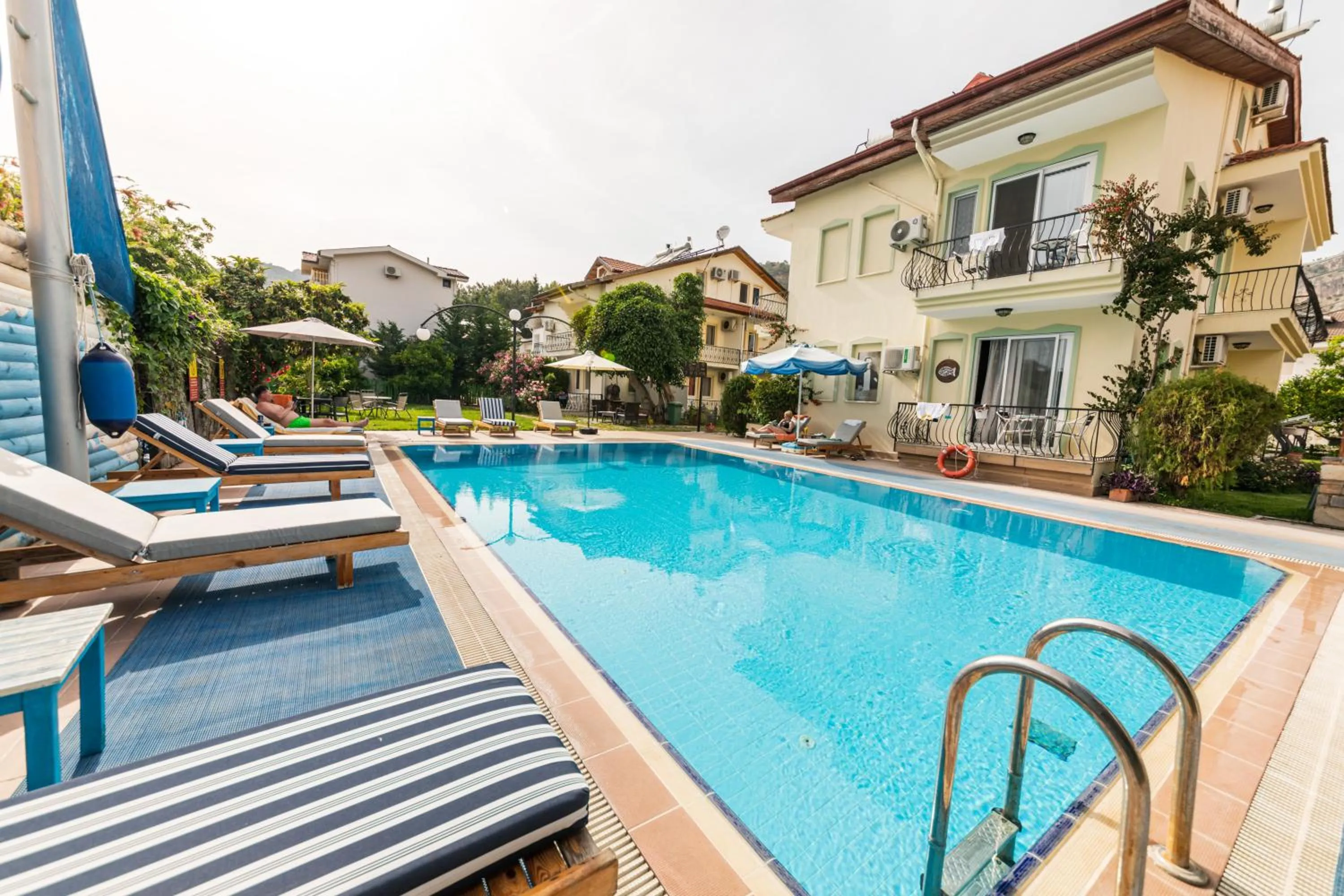 Swimming pool in Dedeminn Garden Hotel
