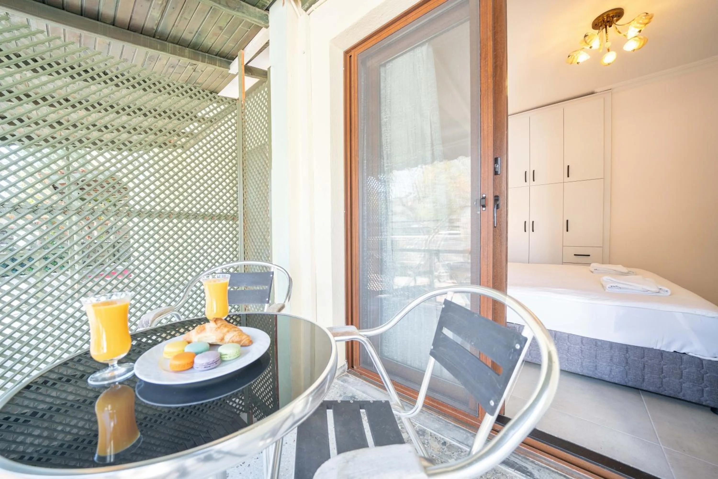 Patio, Bed in Dedeminn Garden Hotel