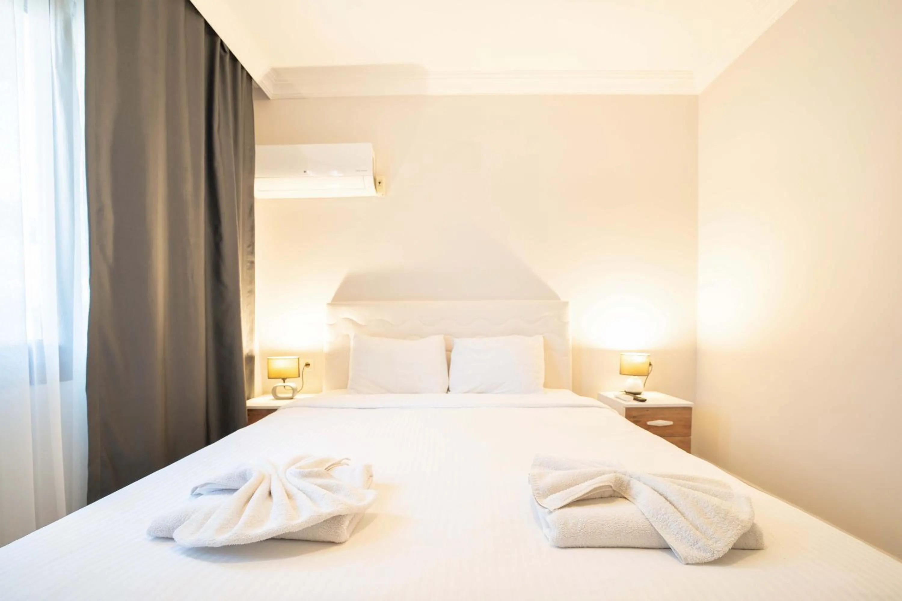 Bed in Dedeminn Garden Hotel