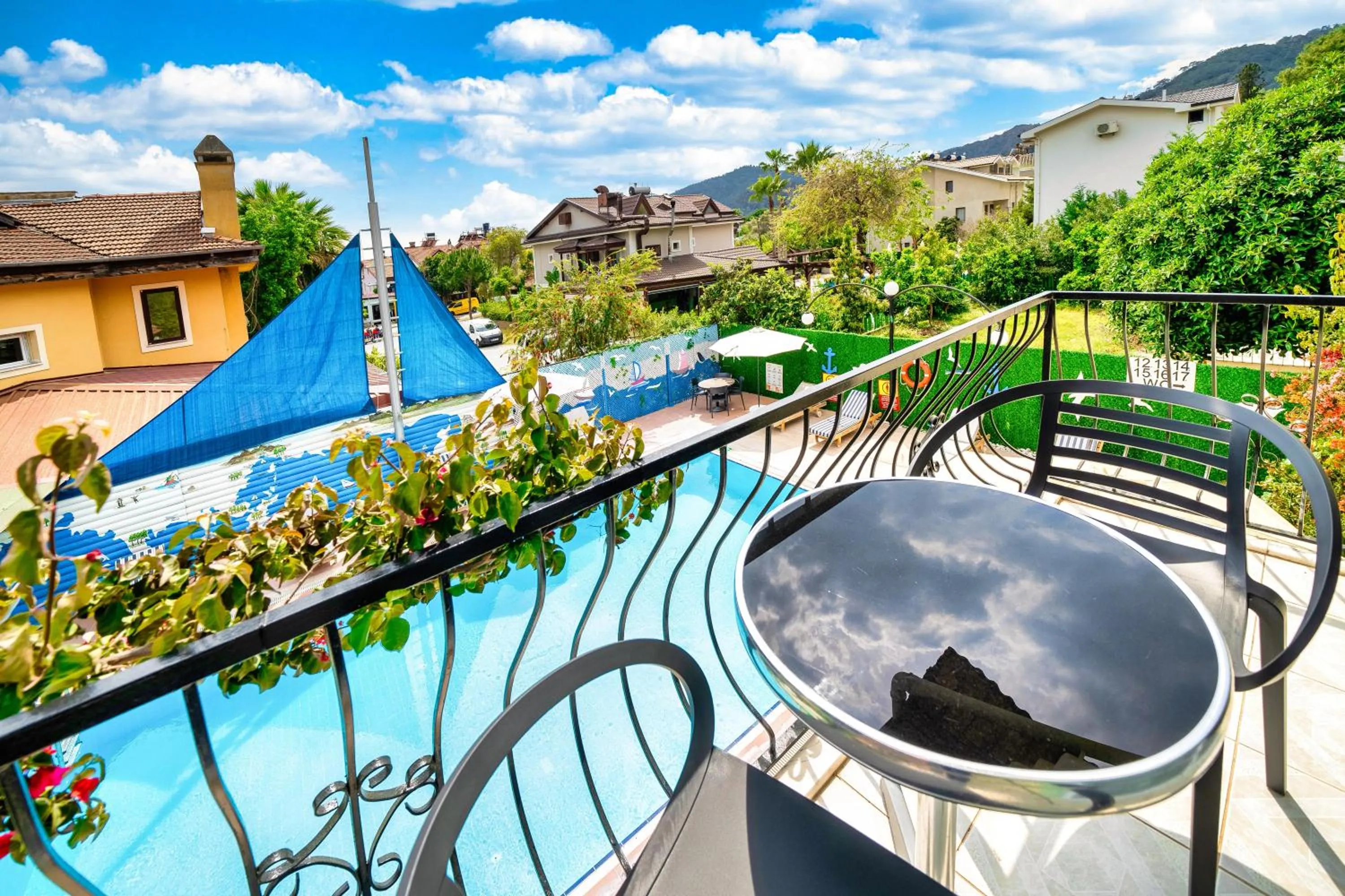 Patio in Dedeminn Garden Hotel