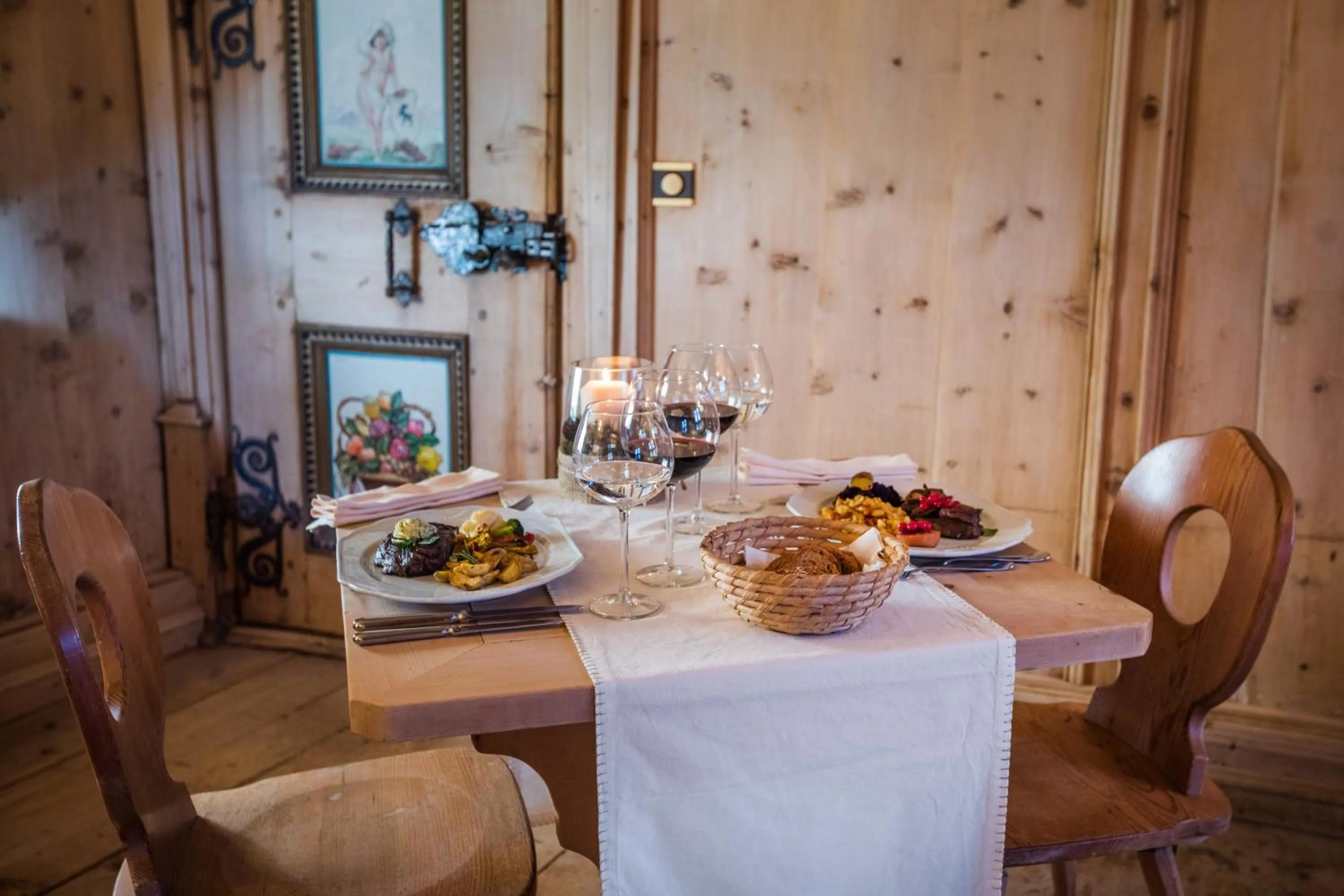 Restaurant/places to eat in Hotel Klarer