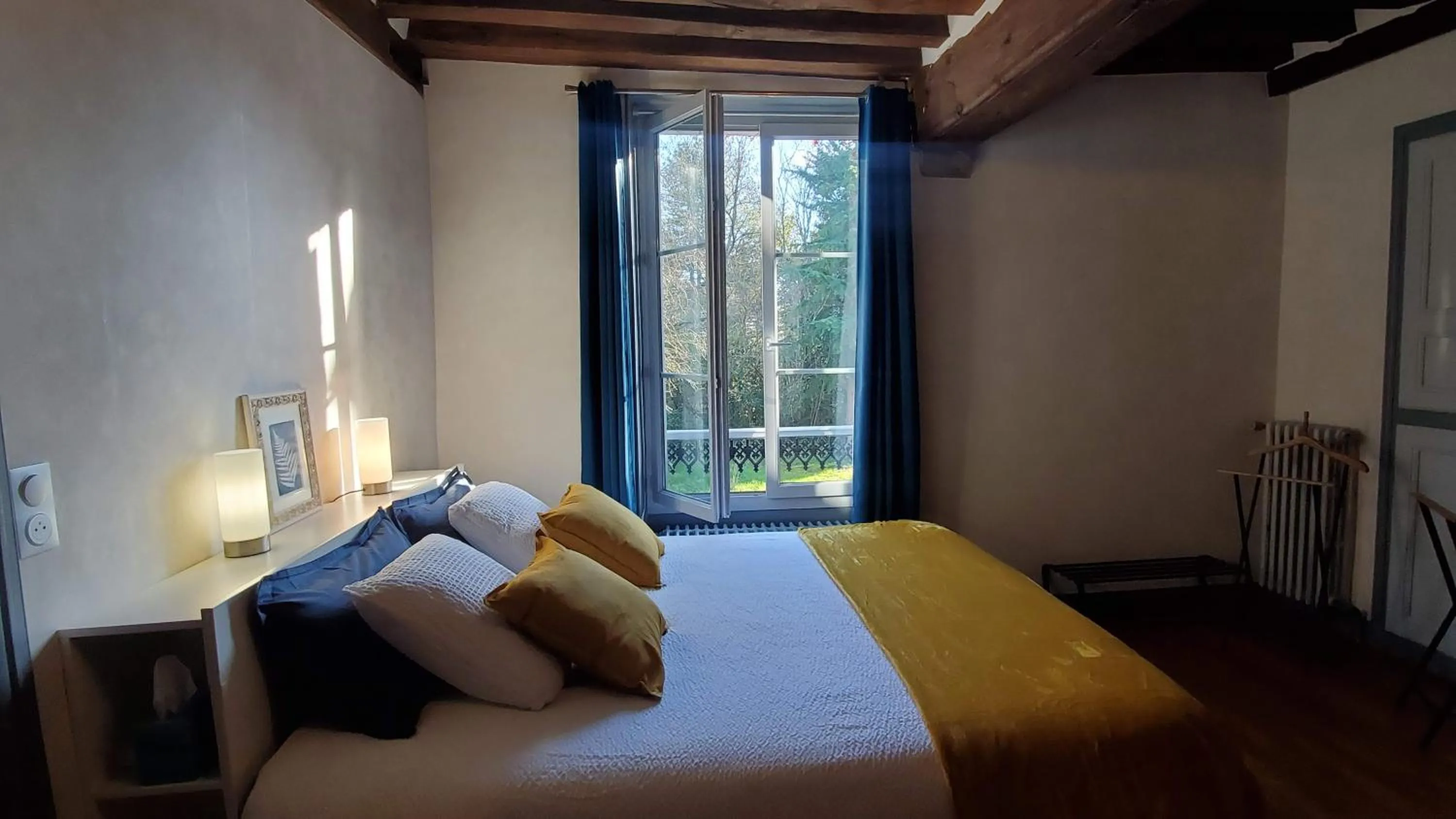 Property building, Bed in La Rossignolerie - La familiale Vigneronne