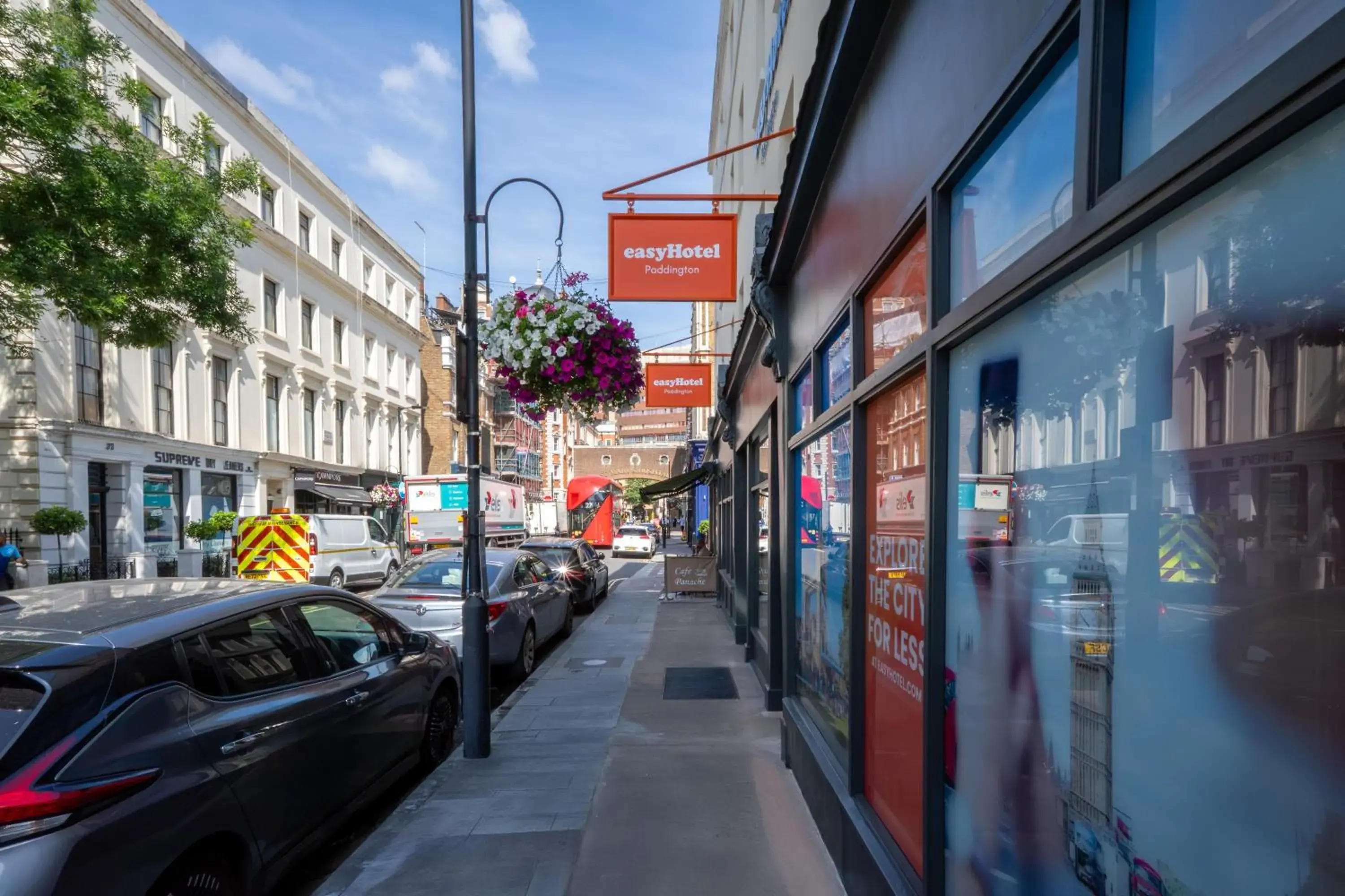 Property building in easyHotel Paddington Property building in easyHotel Paddington