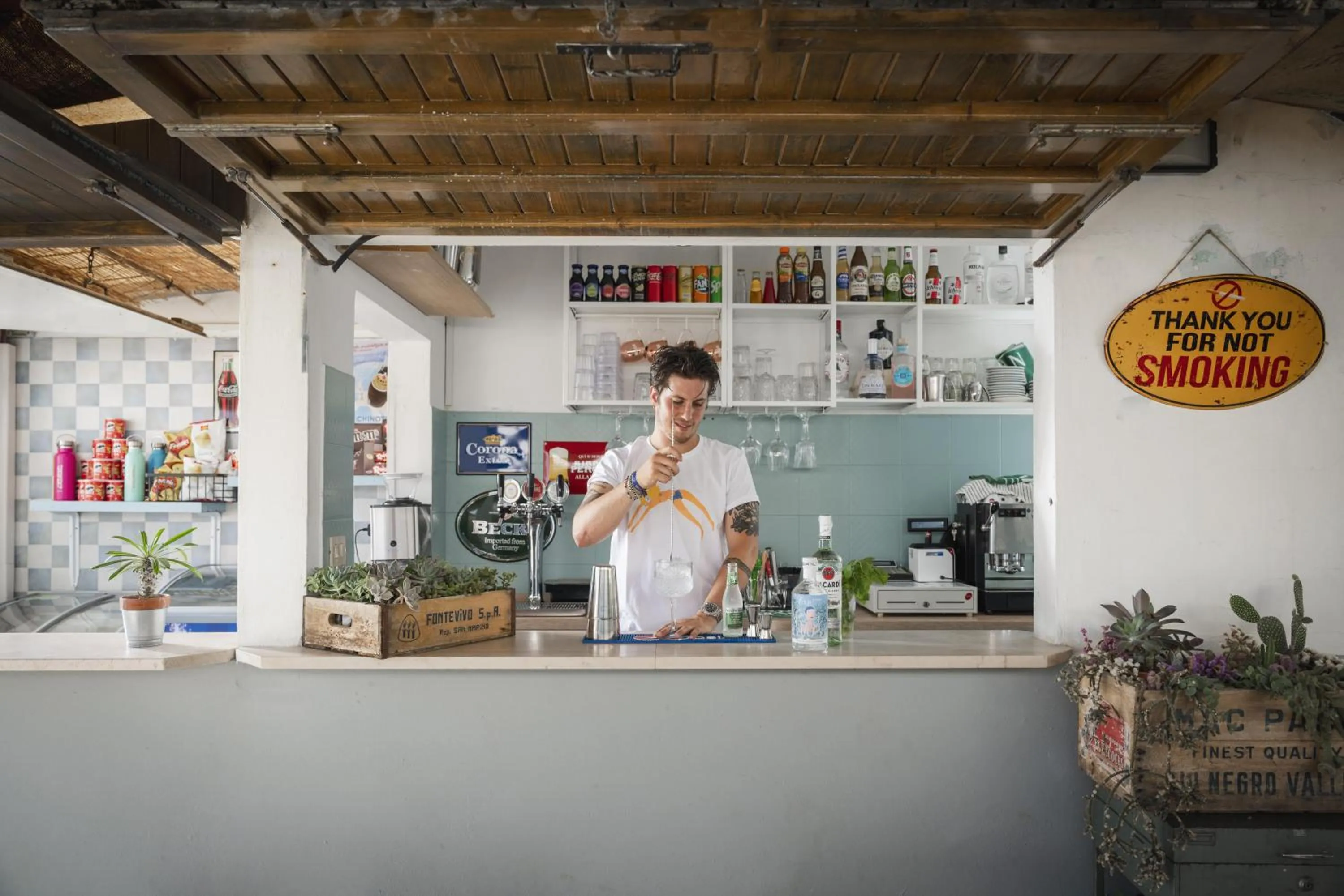 Restaurant/places to eat in Hotel Roxy & Beach