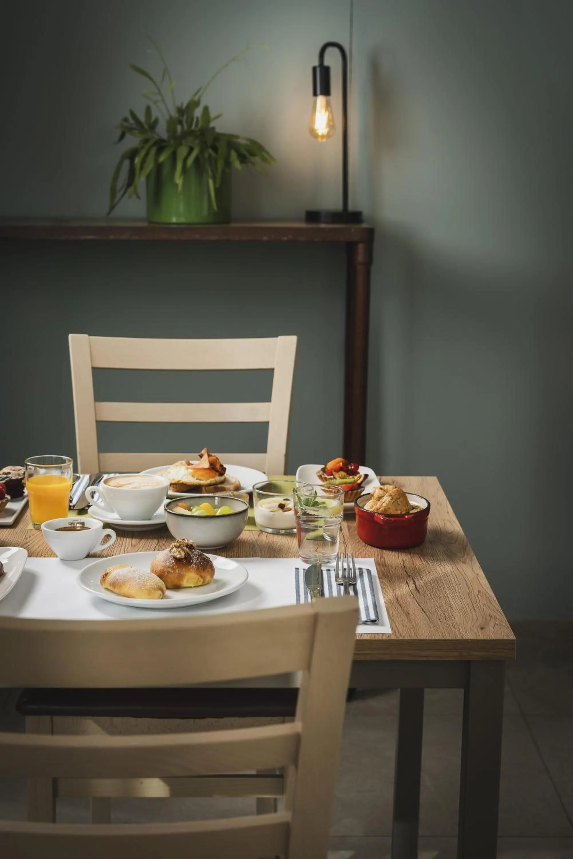 Restaurant/places to eat in Hotel Roxy & Beach