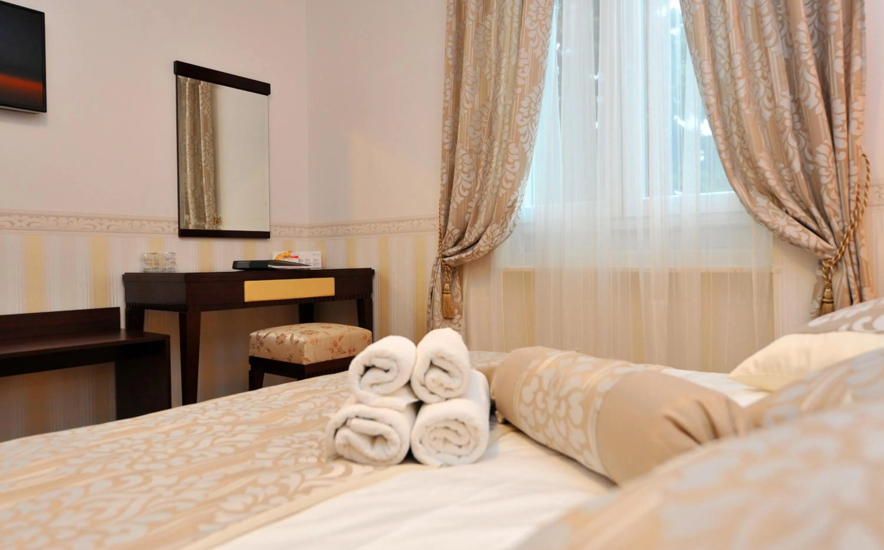 Deluxe Double Room with Balcony in Guesthouse Villa Vice
