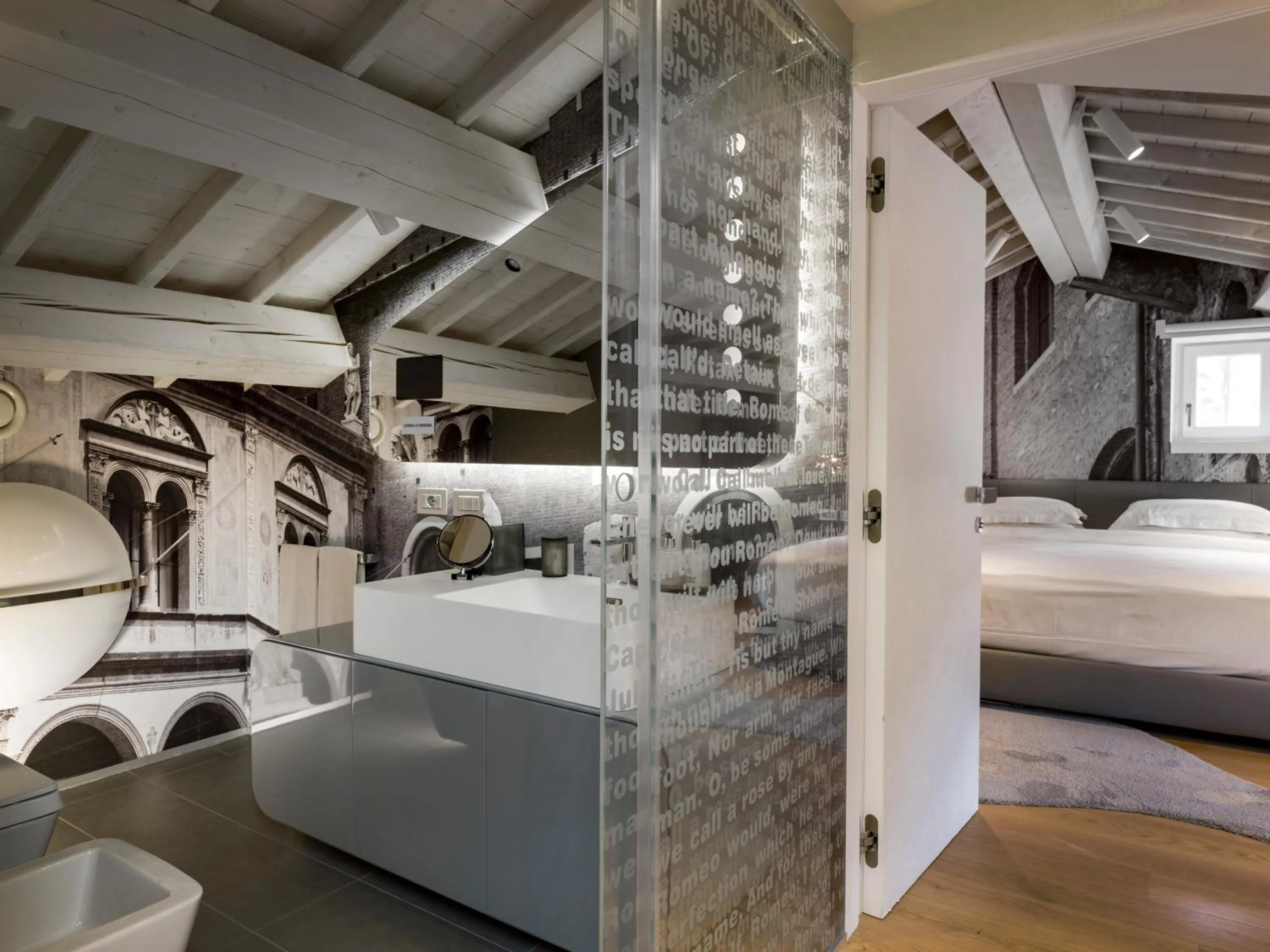 Bathroom, Bed in Lords of Verona Luxury Apartments