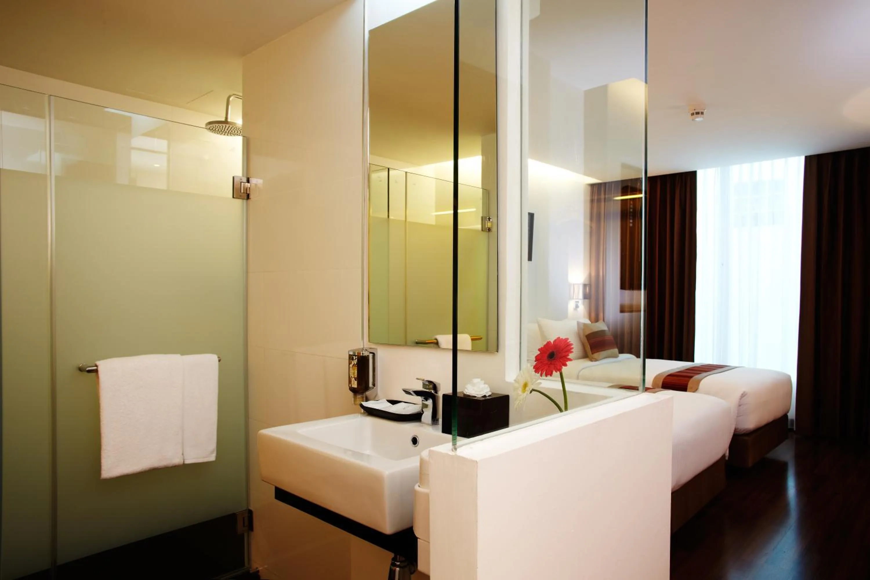 Bathroom, Bed in Citypoint Hotel
