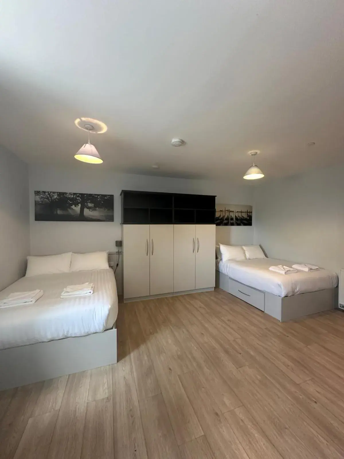 Deluxe Twin Room in SWUITE GALWAY Deluxe Twin Room in SWUITE GALWAY