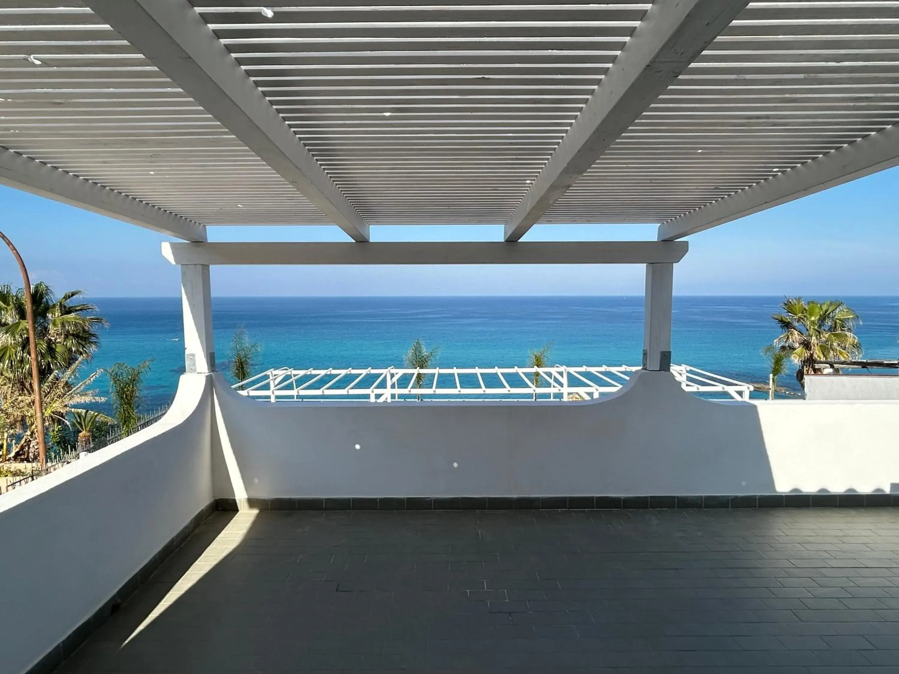 Deluxe Double Room with Balcony and Sea View in La Porta del Mare Deluxe Double Room with Balcony and Sea View in La Porta del Mare