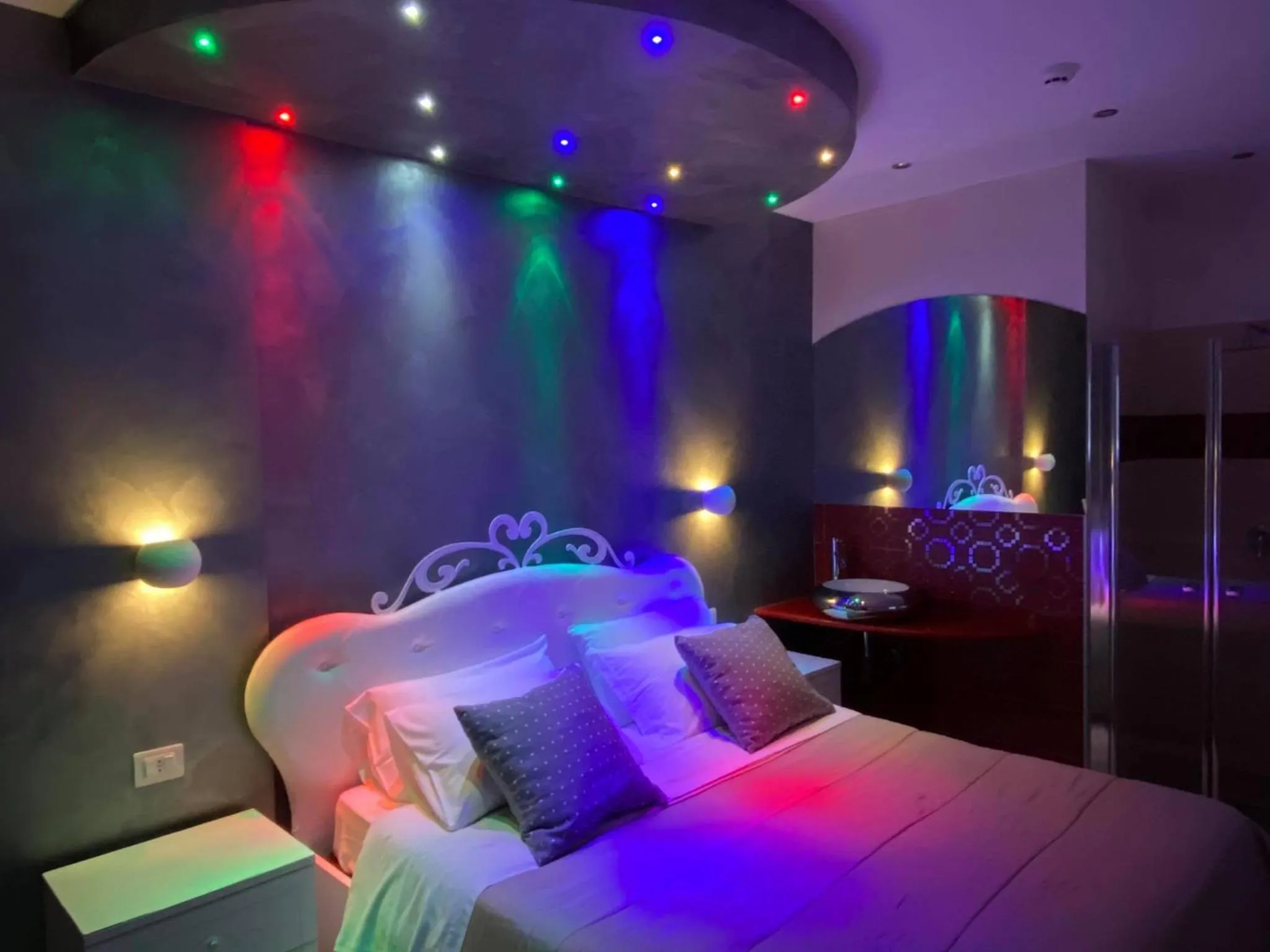 Photo of the whole room, Bed in La Porta del Mare