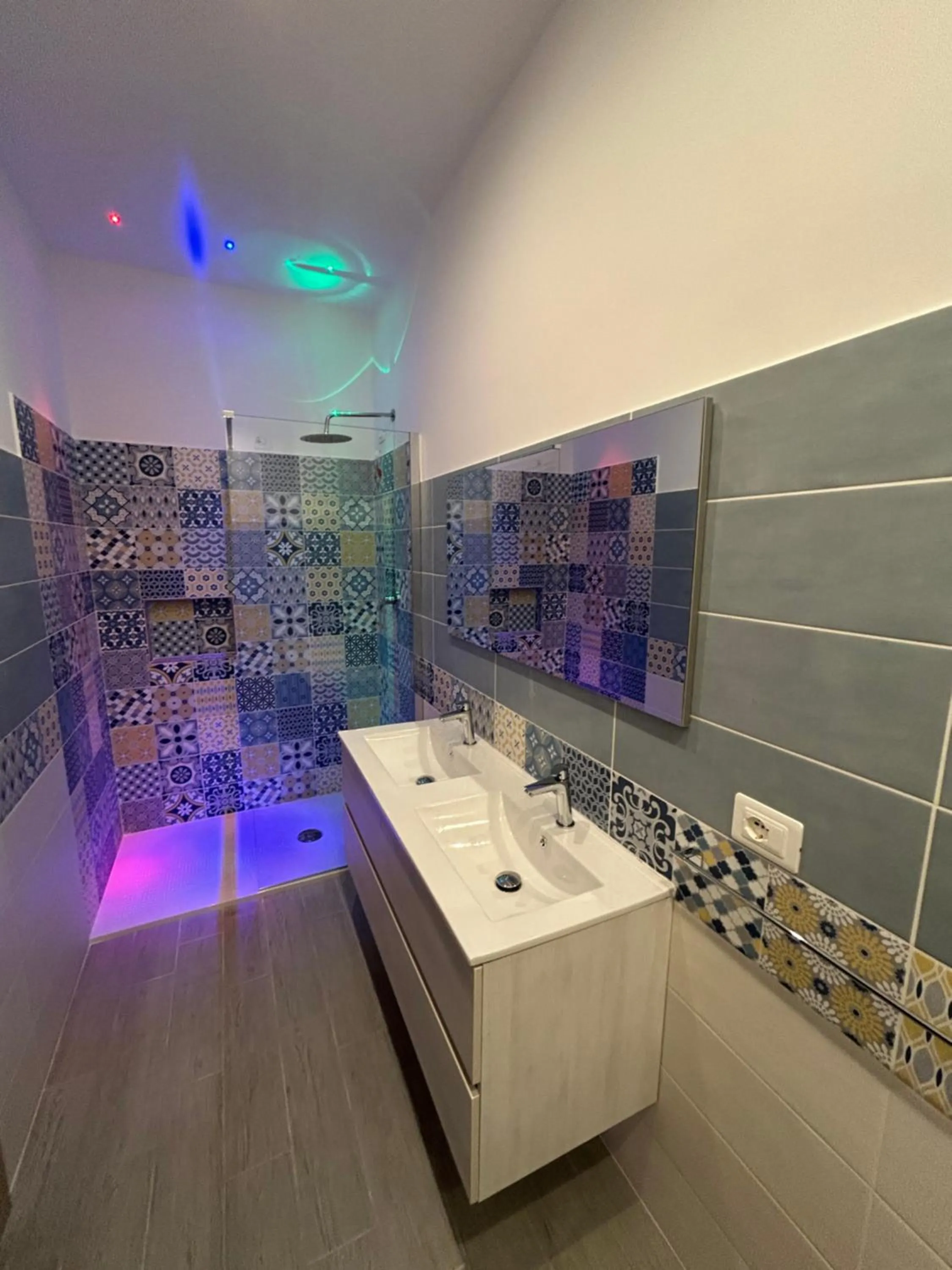 Shower in La Porta del Mare