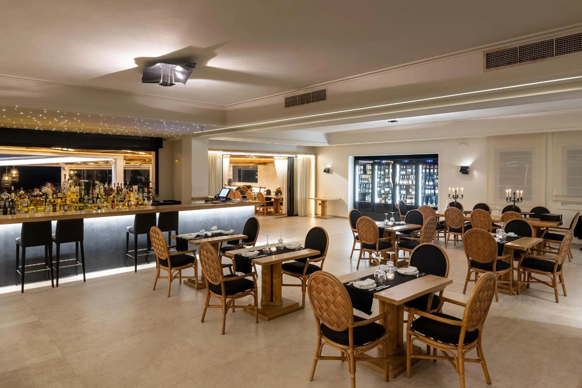 Restaurant/places to eat in Saint John Hotel Villas & Spa