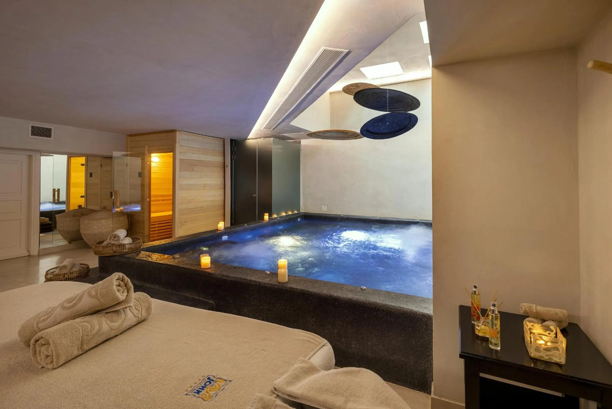 Hot Tub in Saint John Hotel Villas & Spa