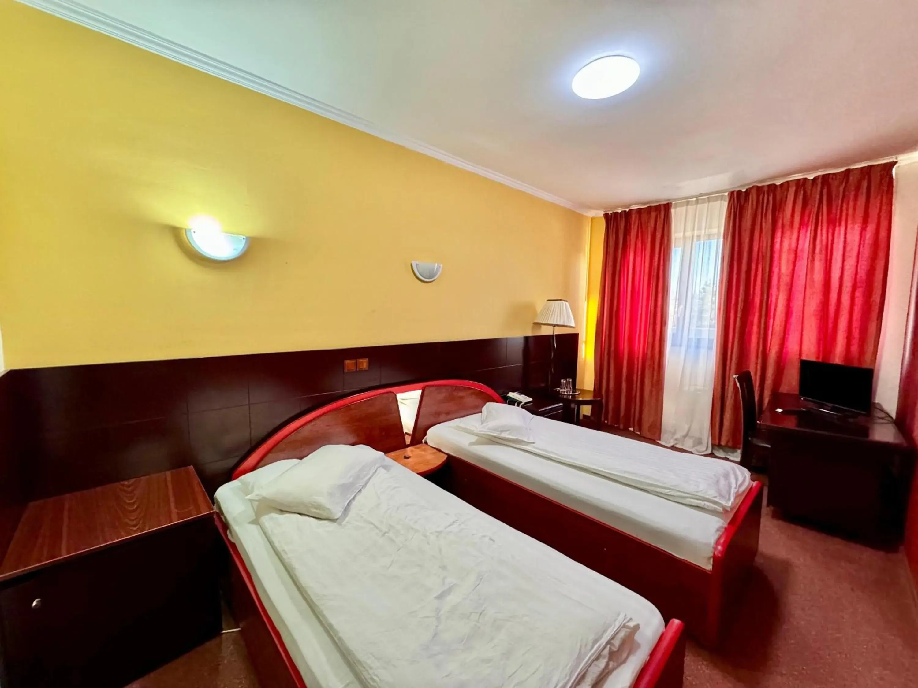 Standard Twin Room in Hotel Helin Aeroport - Craiova Standard Twin Room in Hotel Helin Aeroport - Craiova