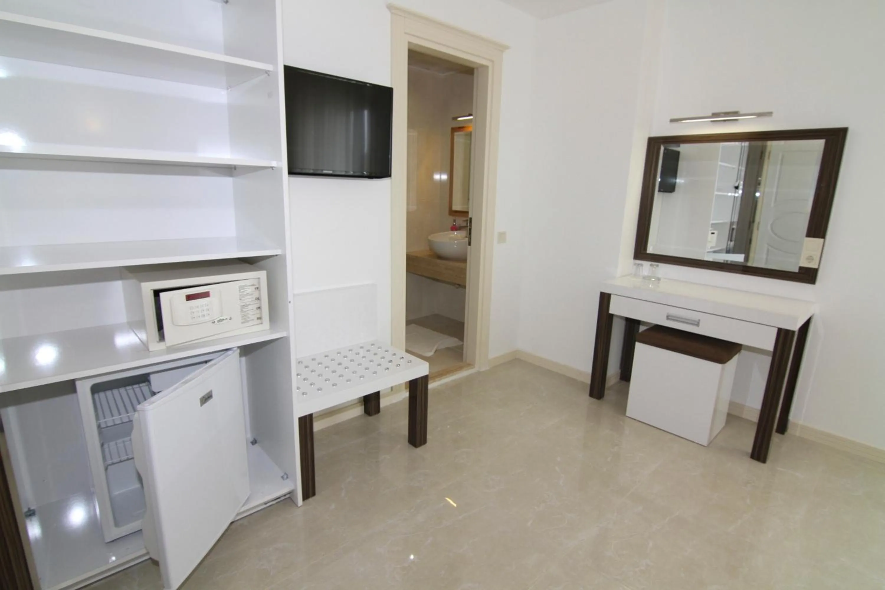 TV and multimedia in Kas Maki Hotel