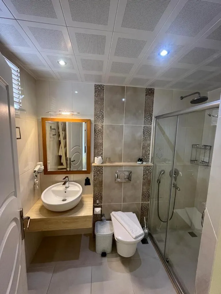 Bathroom in Kas Maki Hotel