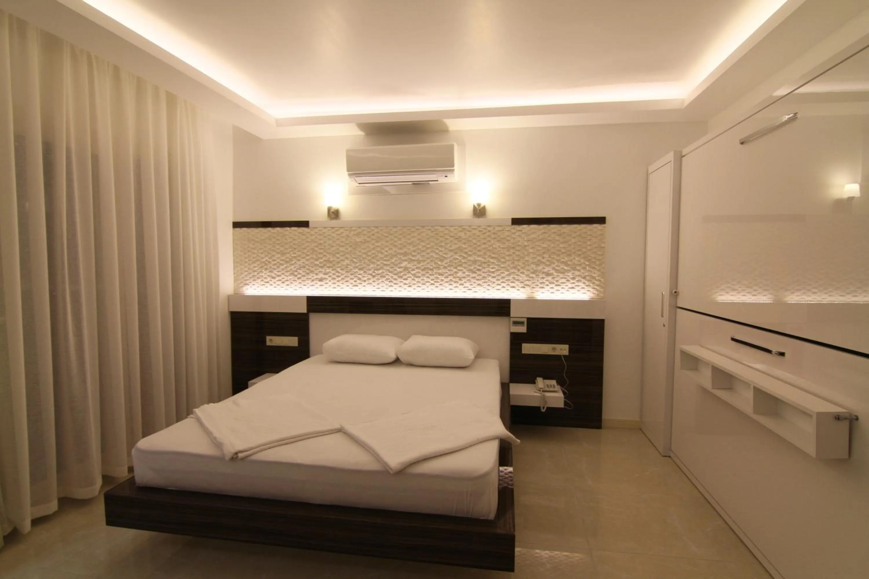 Photo of the whole room, Bed in Kas Maki Hotel